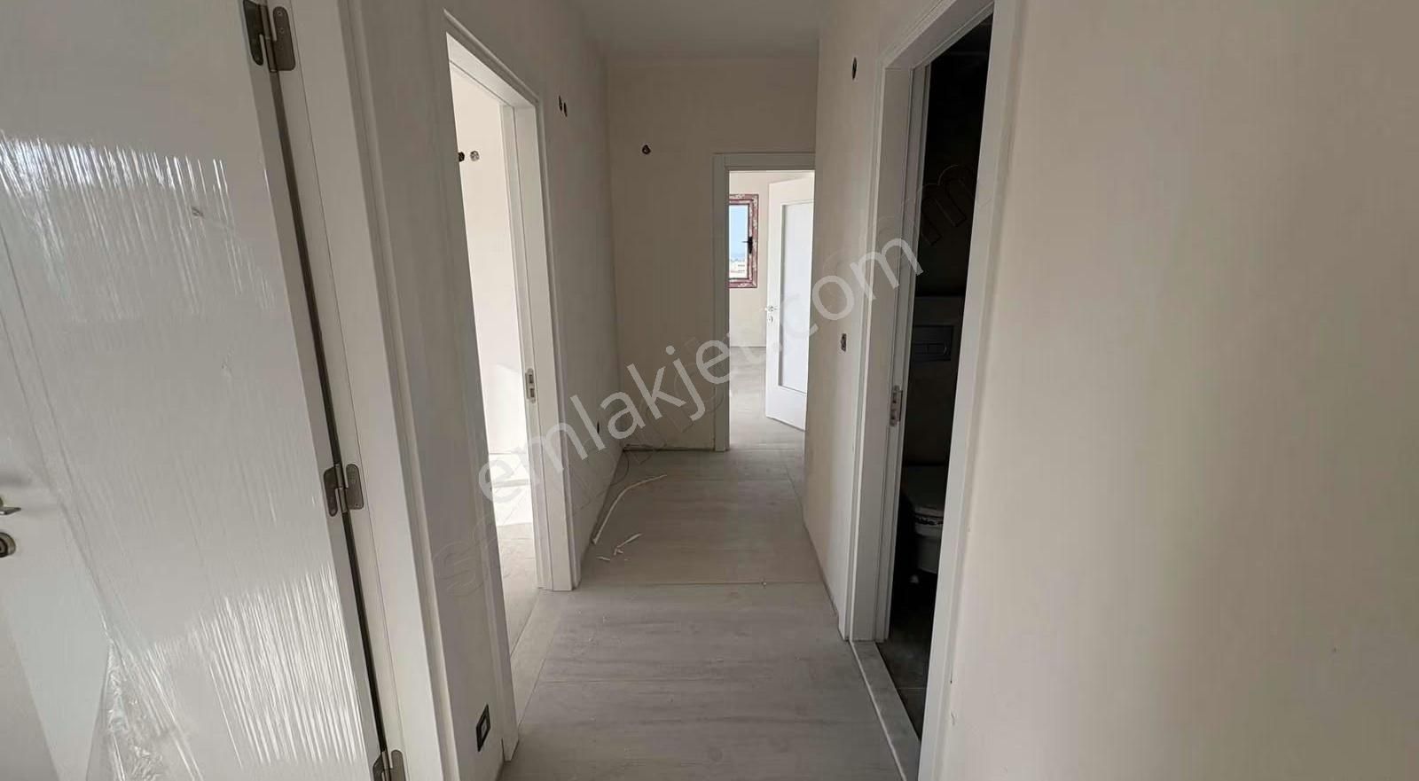 Bayraklı Manavkuyuda Manzaralı 3+1 Daire Kapalı Mutfak - Görsel 15