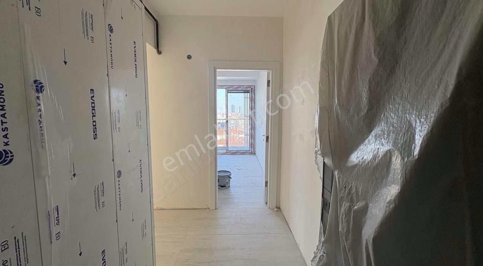 Bayraklı Manavkuyuda Manzaralı 3+1 Daire Kapalı Mutfak - Görsel 9