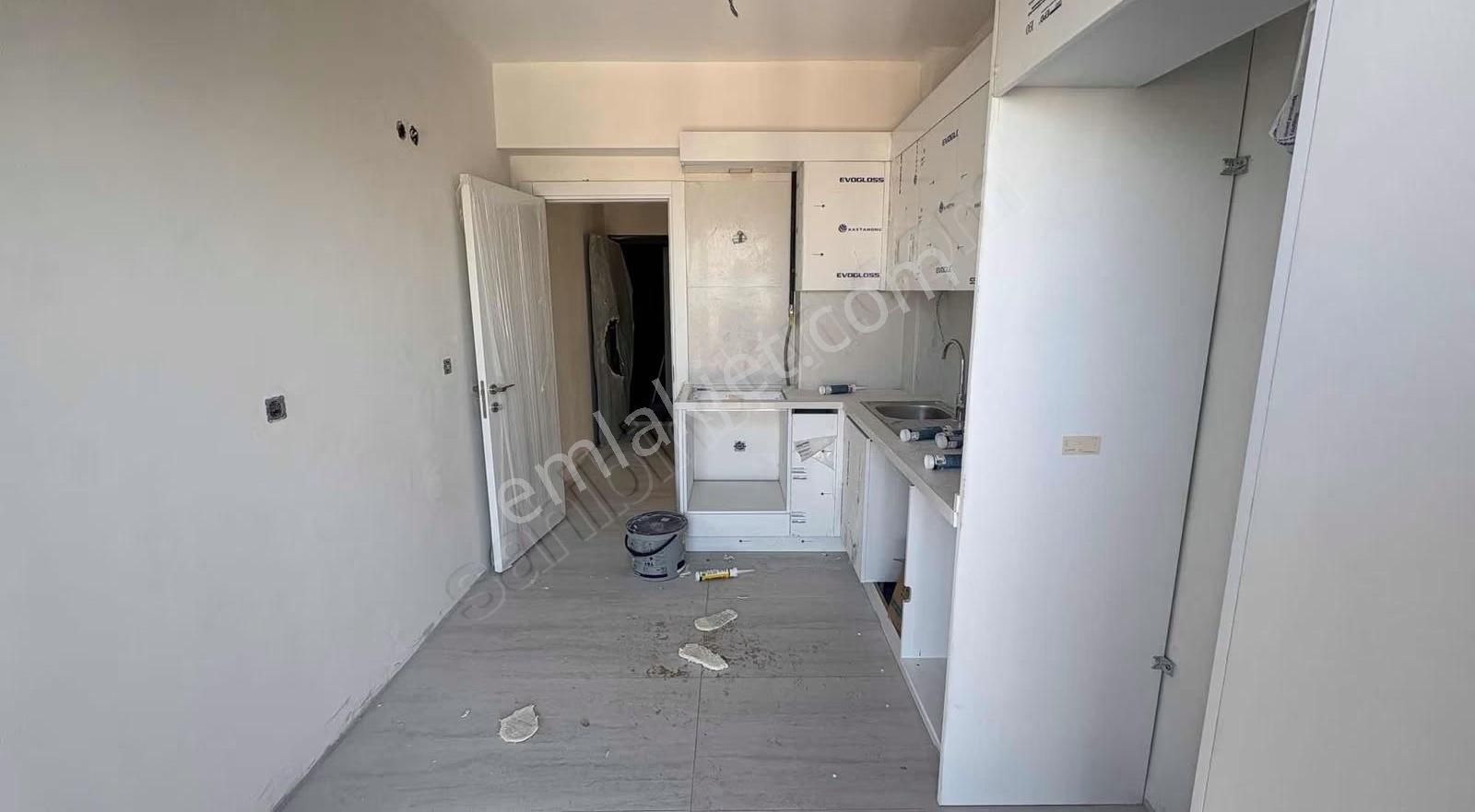 Bayraklı Manavkuyuda Manzaralı 3+1 Daire Kapalı Mutfak - Görsel 17