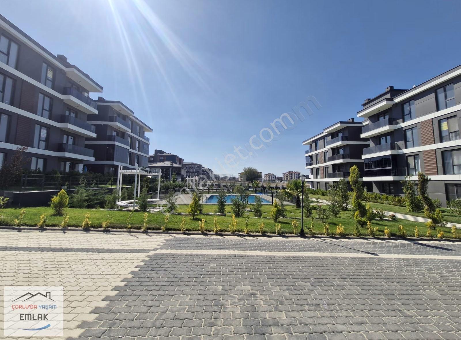 Emlaklarda Lüks Site İçerisinde Havuzlu Satılık 1+1 Daire - Görsel 8