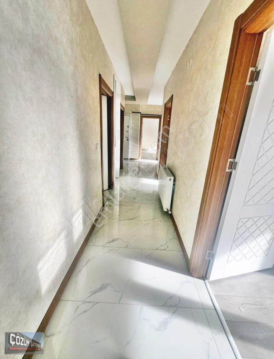 Çözüm'den Ana Caddeye Çok Yakın 3+1 Orta Kat Ön Cephe Çift Banyo - Görsel 15