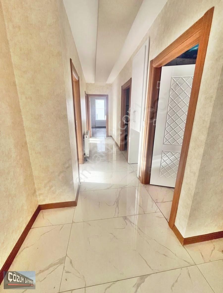 Çözüm'den Ana Caddeye Çok Yakın 3+1 Orta Kat Ön Cephe Çift Banyo - Görsel 11