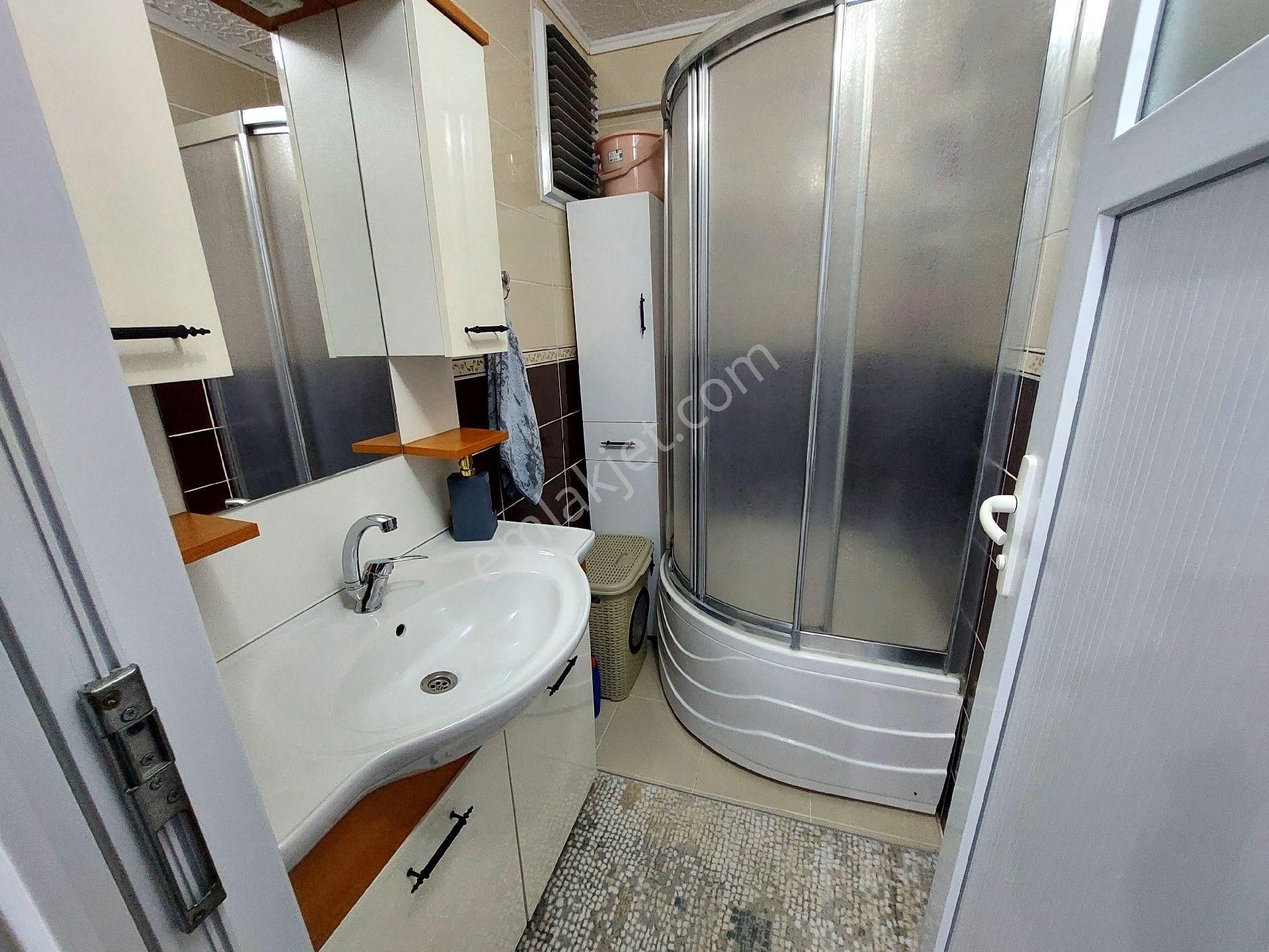 Gaziosmanpaşa Küçükköy Yeni Mah Acil Satılık 3.kat 2+1 100 M2 - Görsel 17