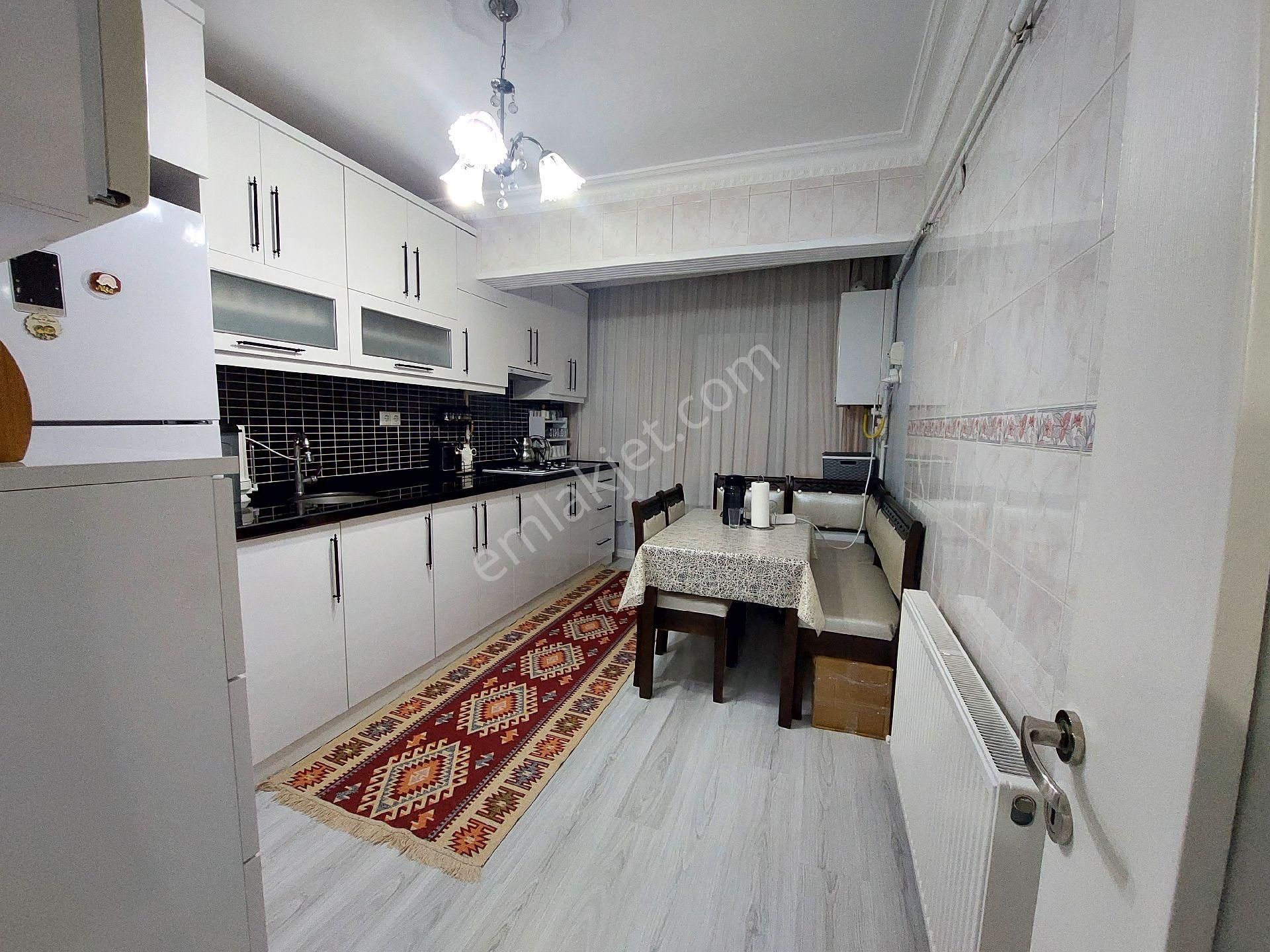 Gaziosmanpaşa Küçükköy Yeni Mah Acil Satılık 3.kat 2+1 100 M2 - Görsel 9