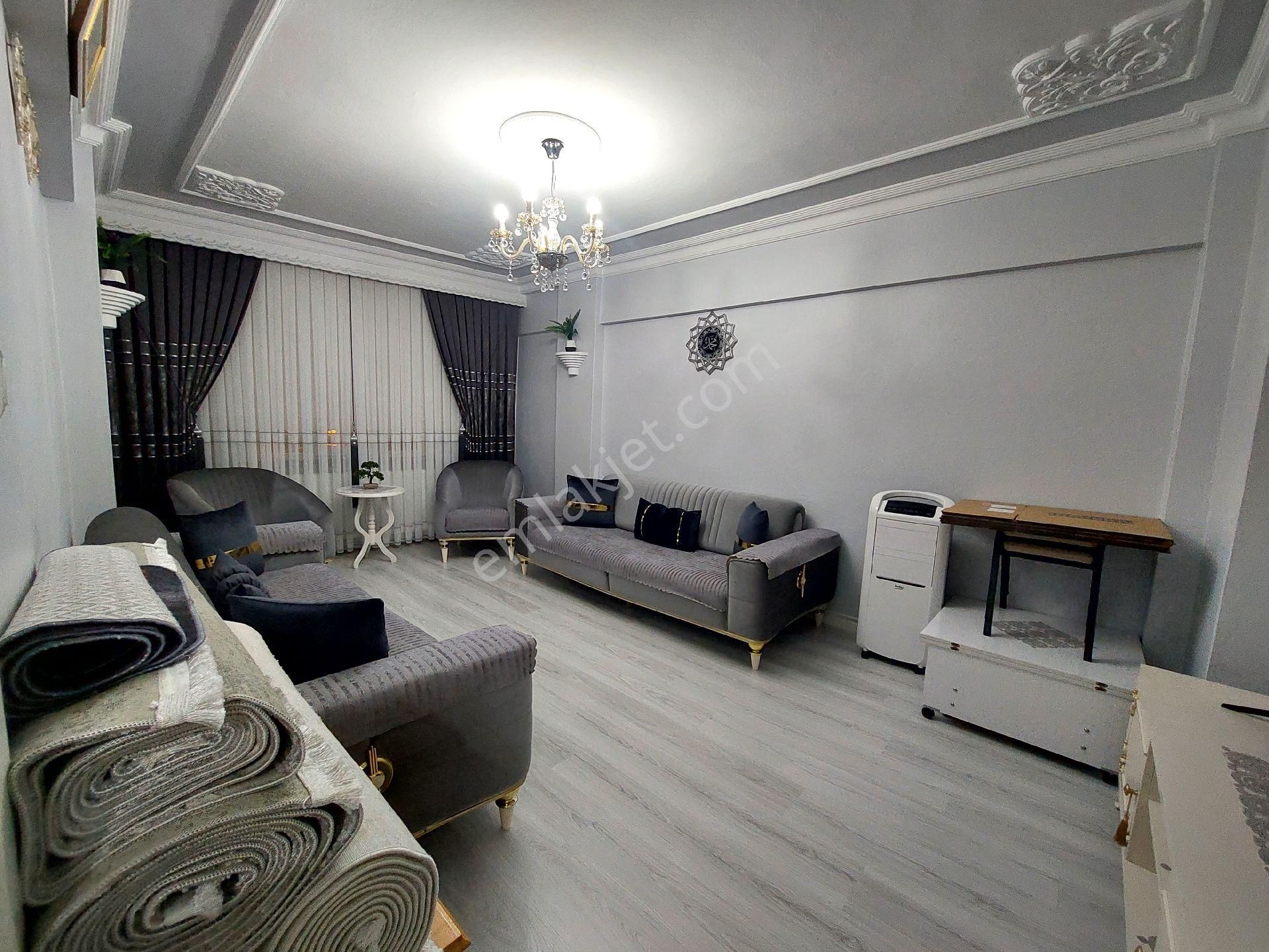 Gaziosmanpaşa Küçükköy Yeni Mah Acil Satılık 3.kat 2+1 100 M2