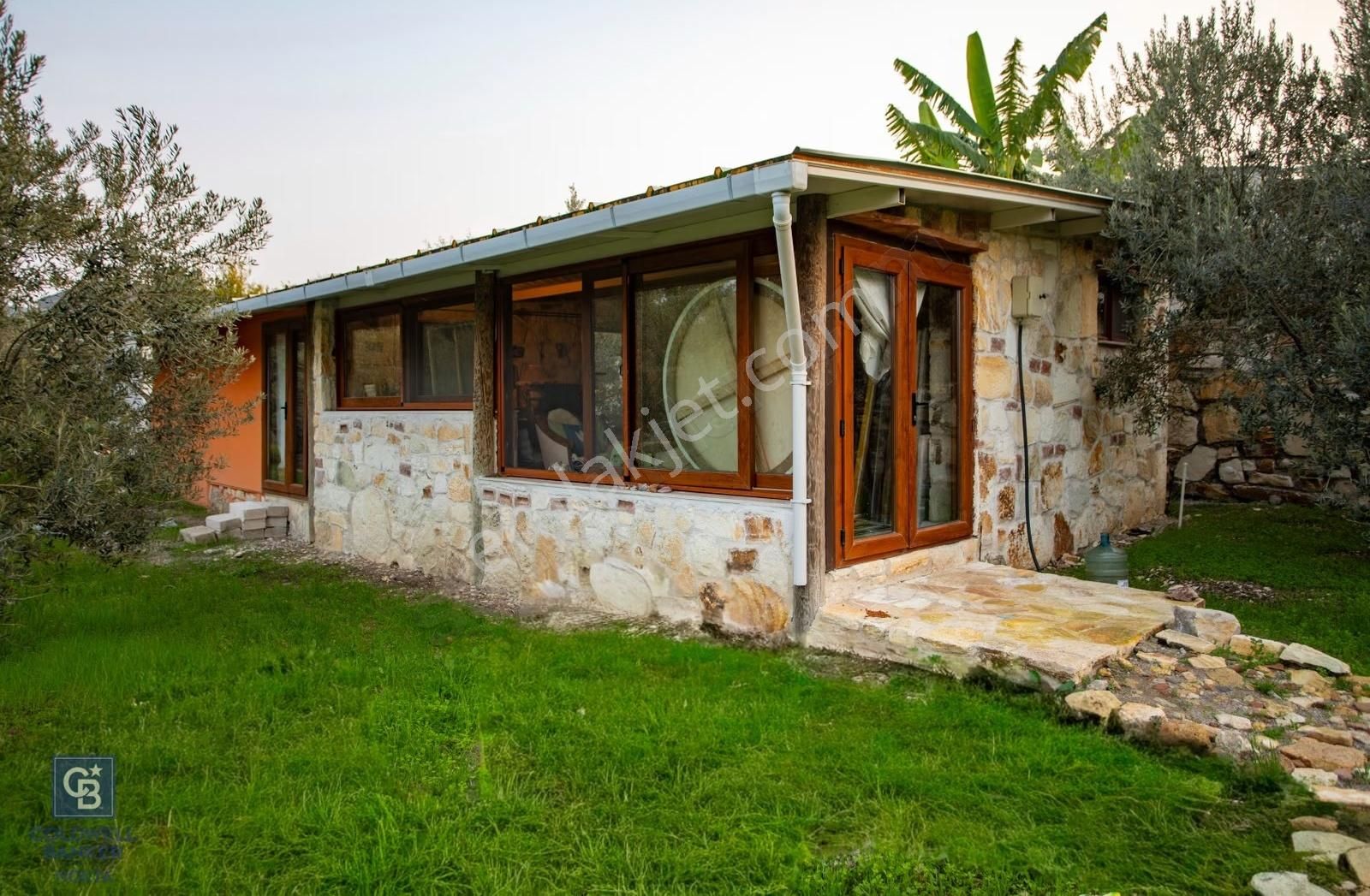 Foça Kozbeyli'de Satılık Arsa İçerisinde Taş Ev - Görsel 3