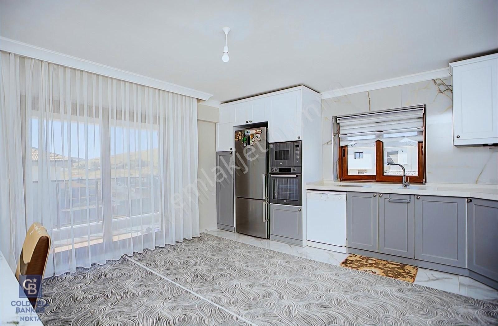 Foça Bağarası Kazım Dirik Mahallesinde Satılık 9+3 Villa - Görsel 7