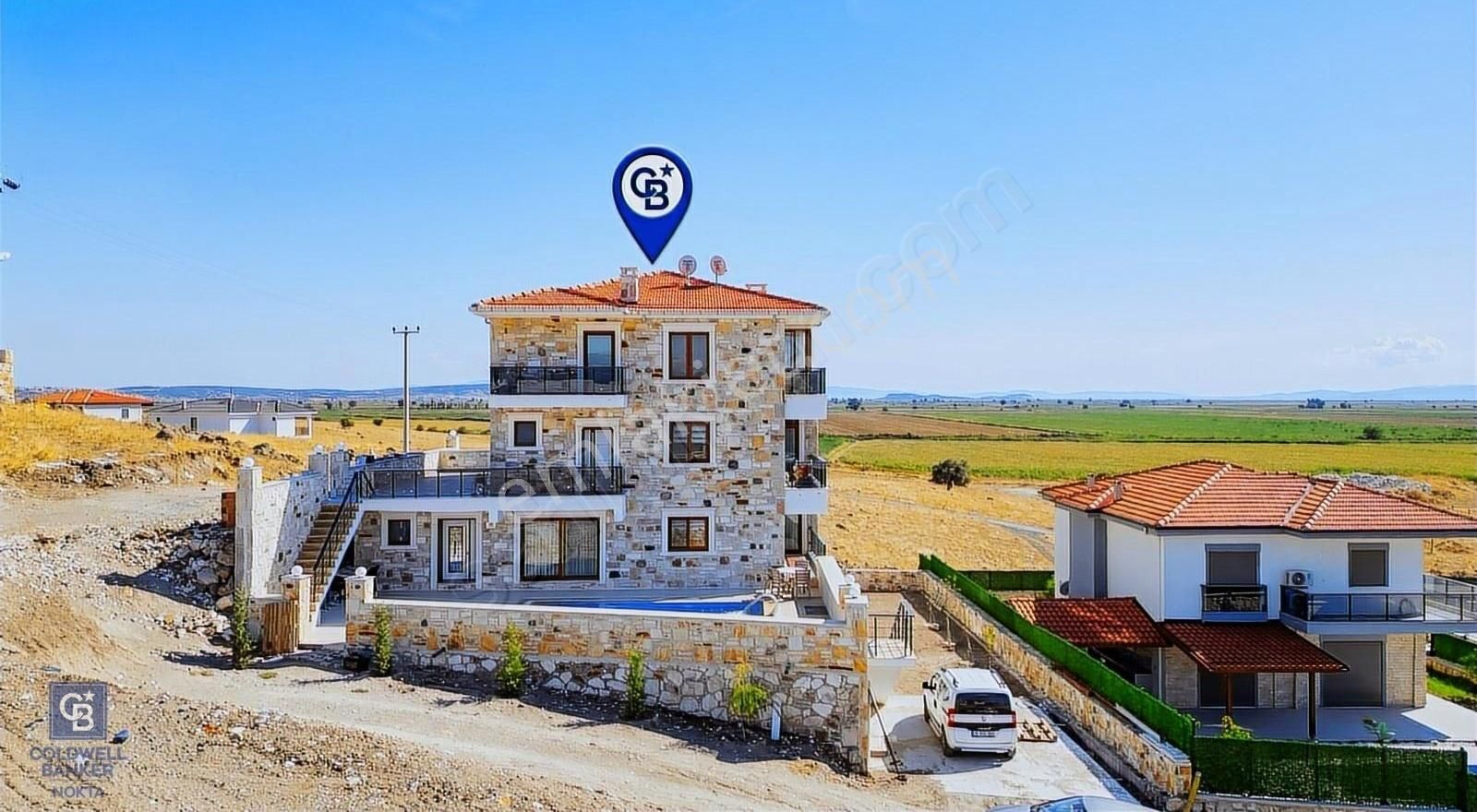 Foça Bağarası Kazım Dirik Mahallesinde Satılık 9+3 Villa - Görsel 24