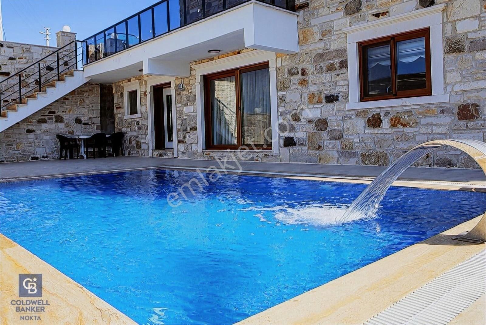 Foça Bağarası Kazım Dirik Mahallesinde Satılık 9+3 Villa - Görsel 9