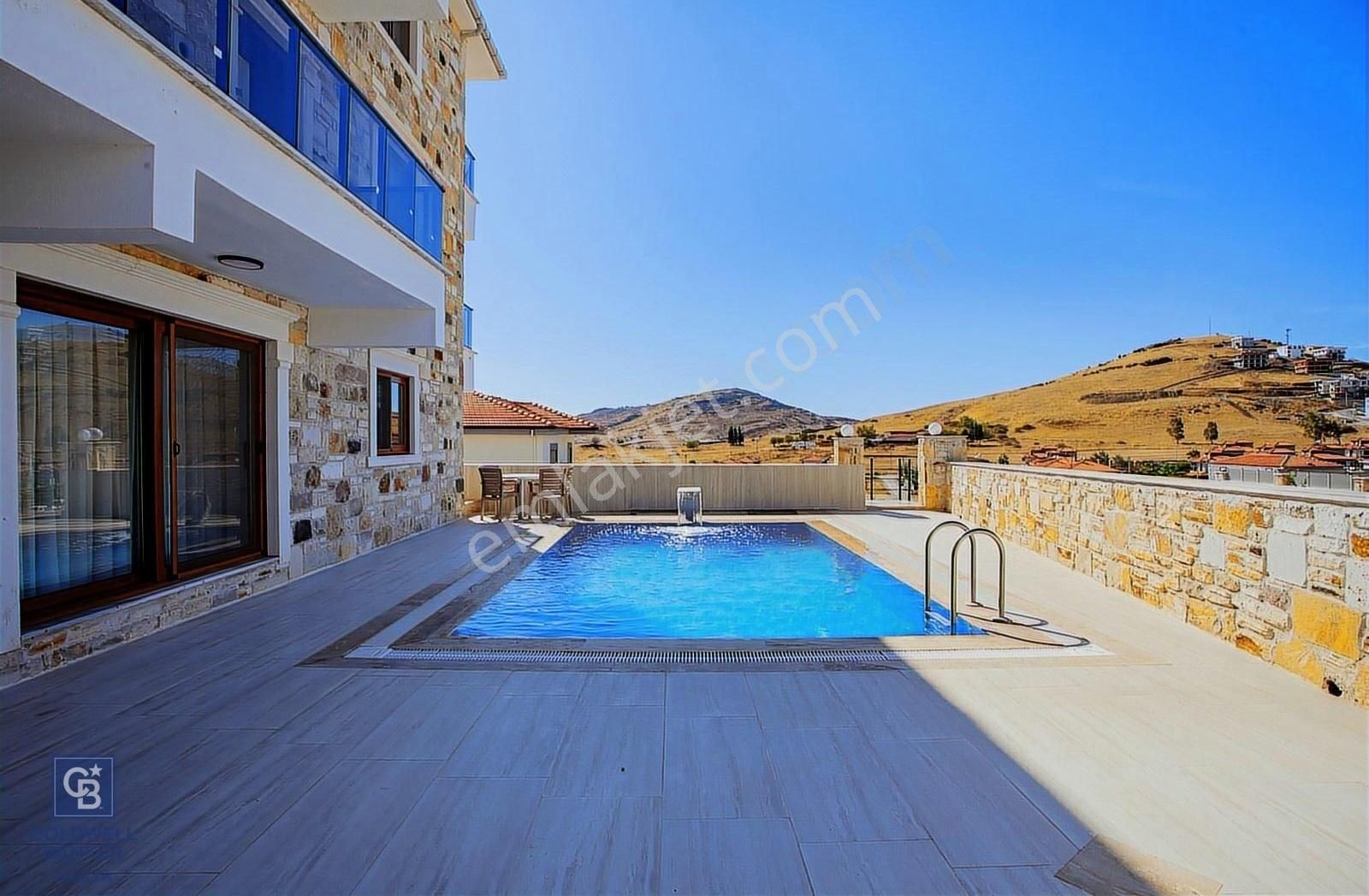 Foça Bağarası Kazım Dirik Mahallesinde Satılık 9+3 Villa - Görsel 4