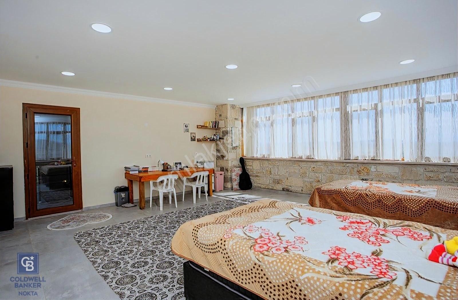 Foça Bağarası Kazım Dirik Mahallesinde Satılık 9+3 Villa - Görsel 6