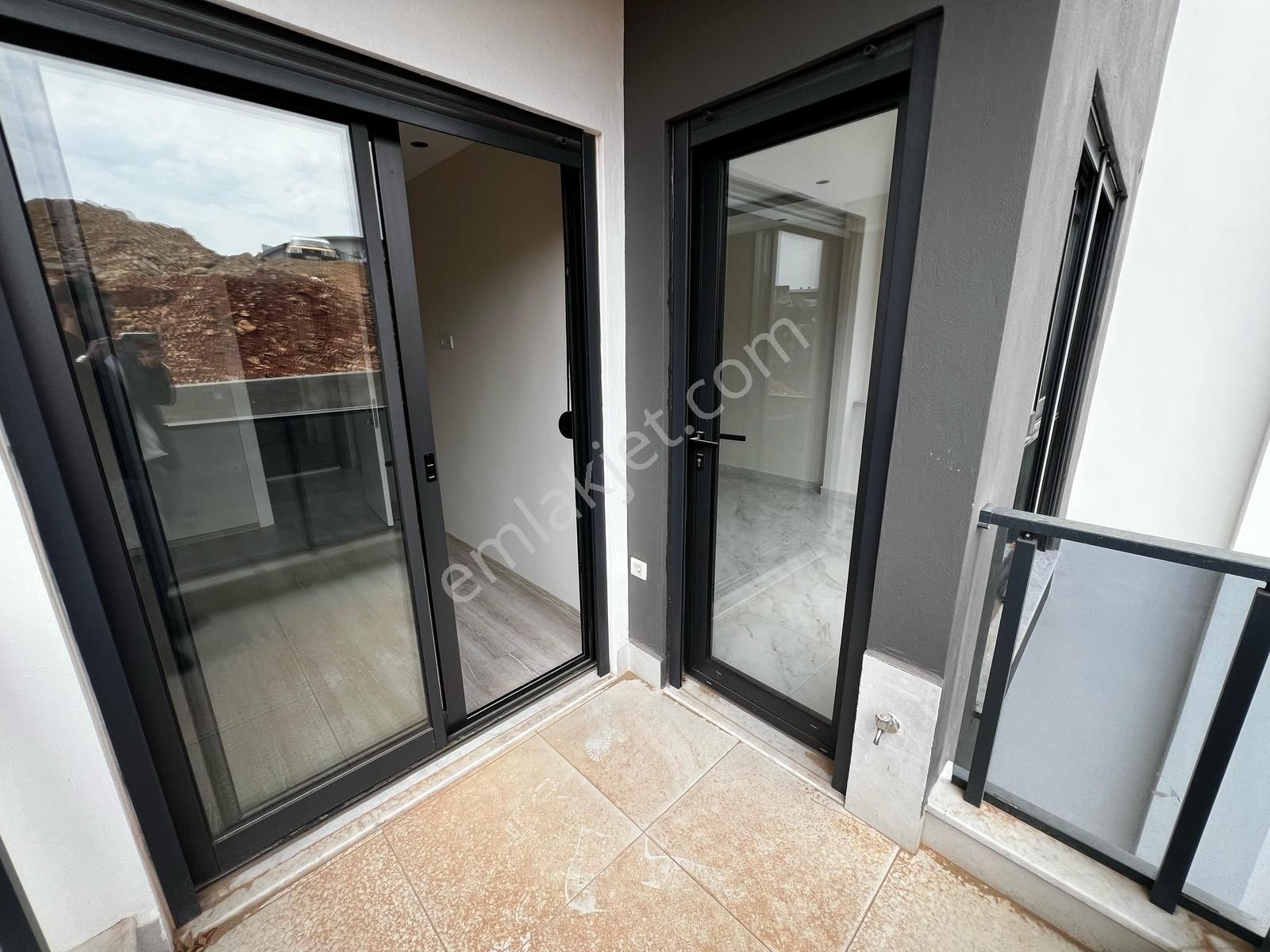 Obada Hastaneye Yakın Konumda Eşyasız Kiralık 1+1 Sıfır Daire - Görsel 14