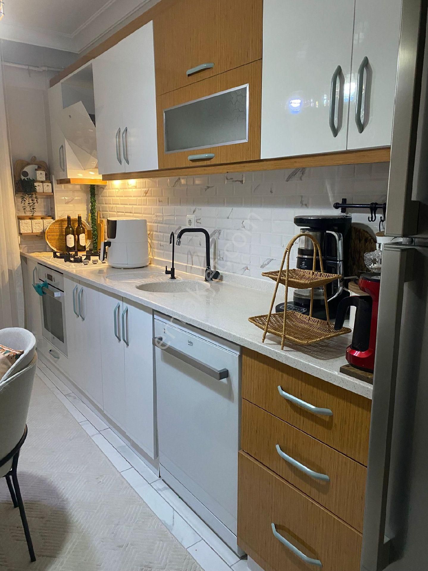 Diş Hastanesinin Karşısında Esyalı Satılık Daire - Görsel 11