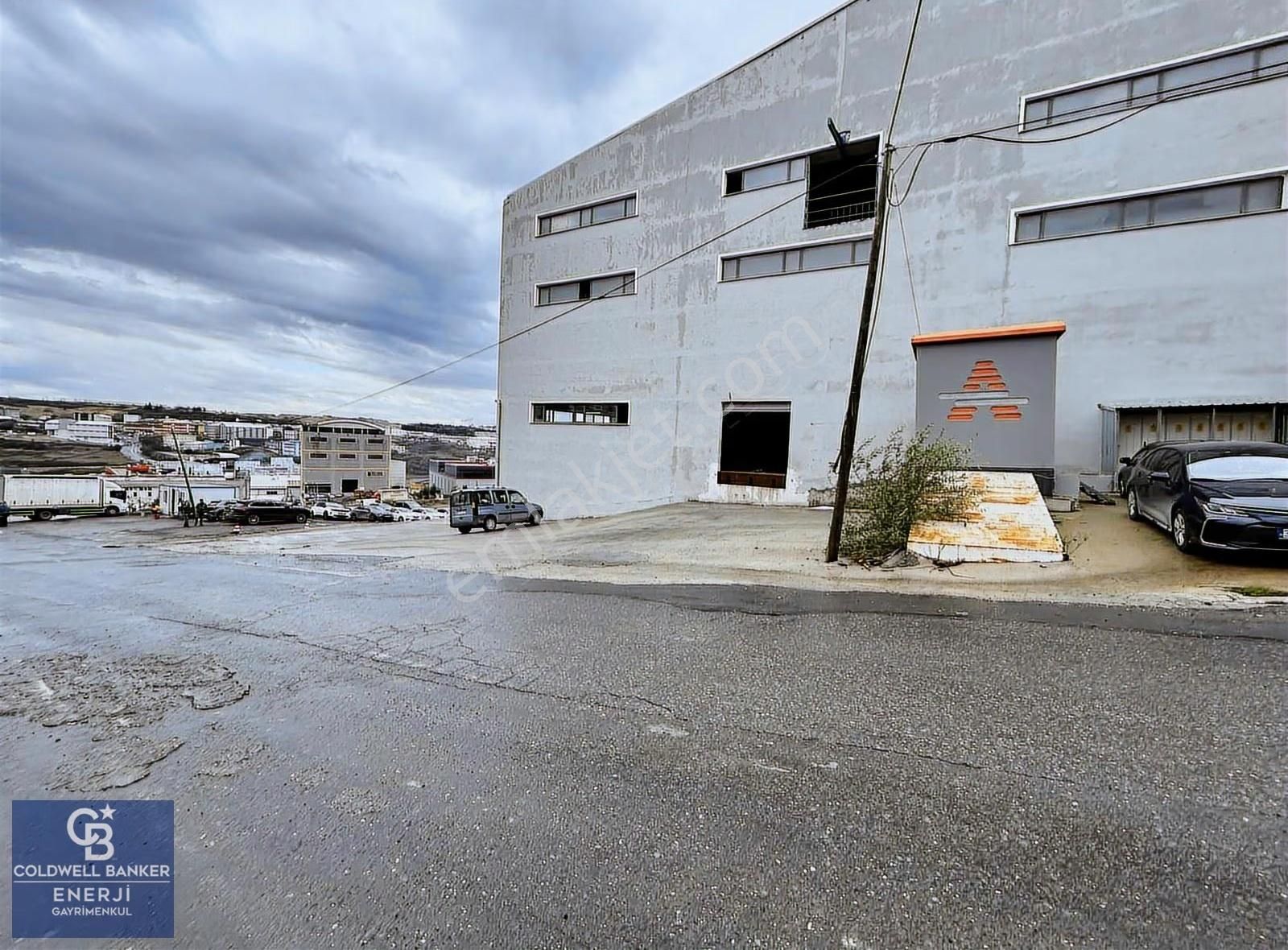 Hadımköy'de Kiralık 1250 M2 Depo & Fabrika Katı İmalata Uygun