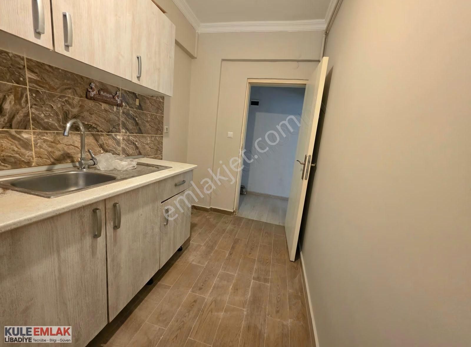 Yeni Metro Yanında, İçi Yenilenmiş Kullanışlı 1+1 Ayrı Mutfaklı - Görsel 9