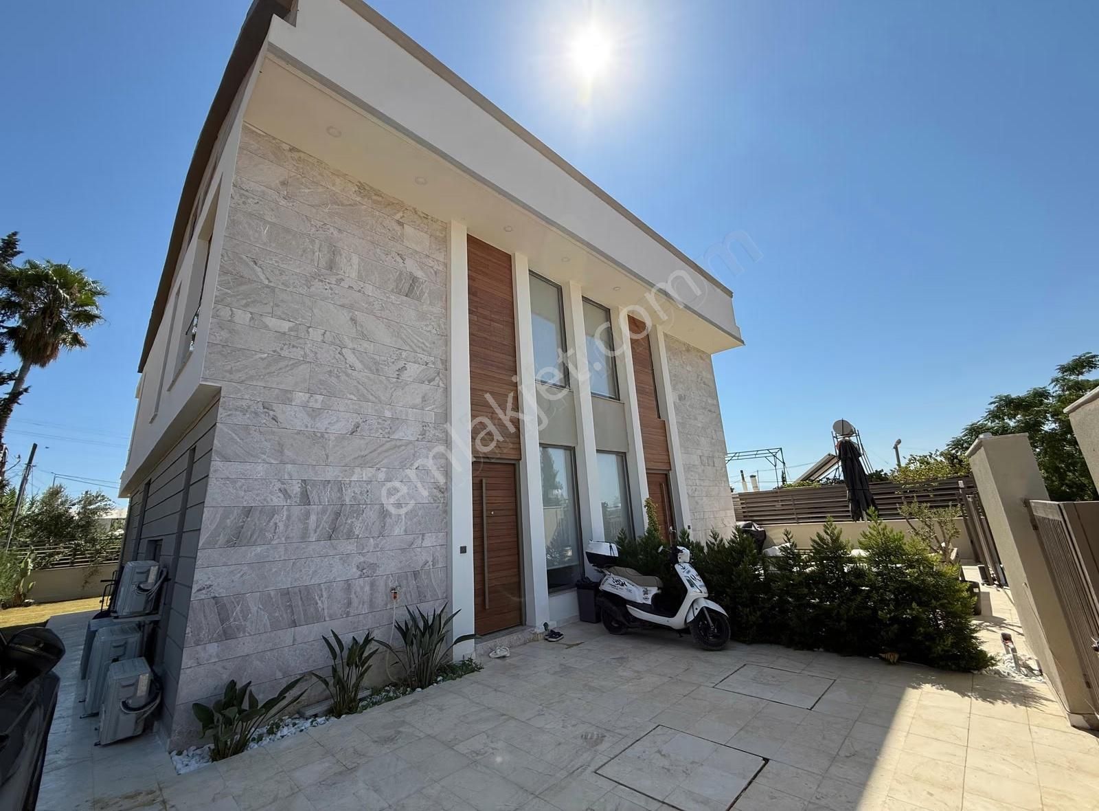 Lara - Ermenek'de Hayalinizdeki Satılık Lüks Triplex Villa!