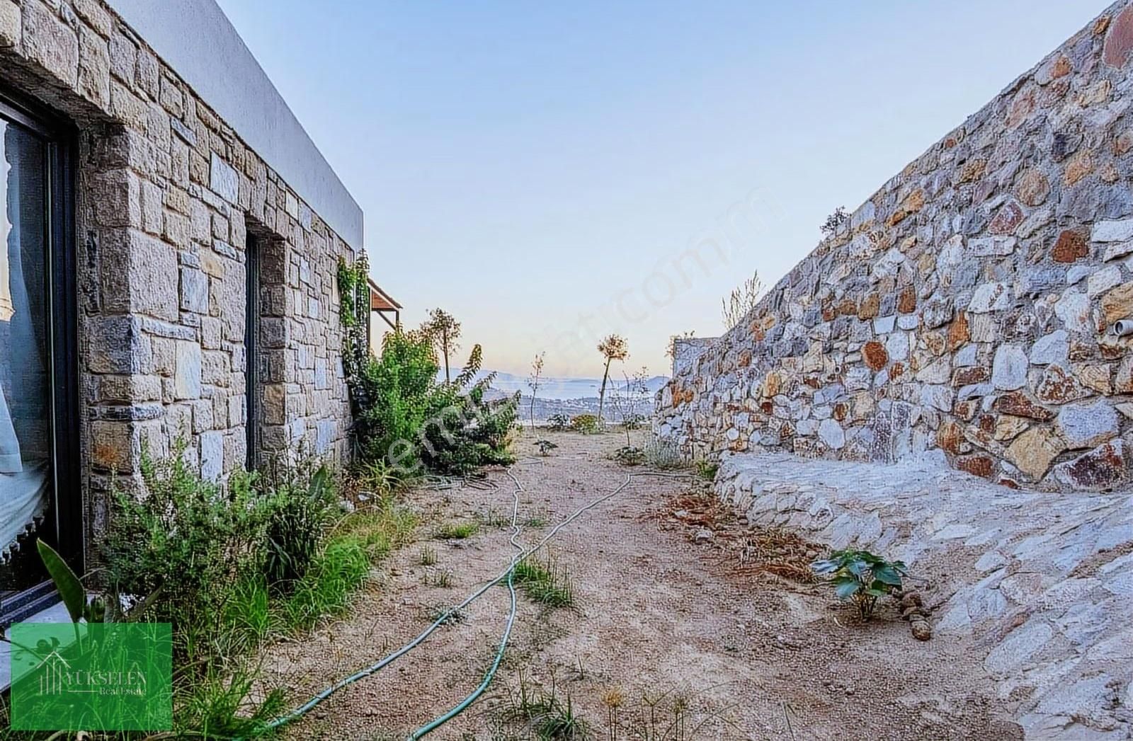 Gümüşlük Karakaya'da Manzaralı Havuzlu 4+1 Tek Katlı Taş Villa - Görsel 12