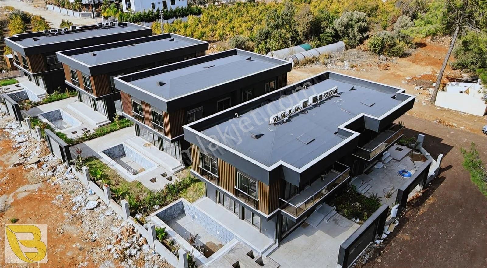 Altınkale Site İçinde Satılık 4+1 Müstakil Havuzlu Villa