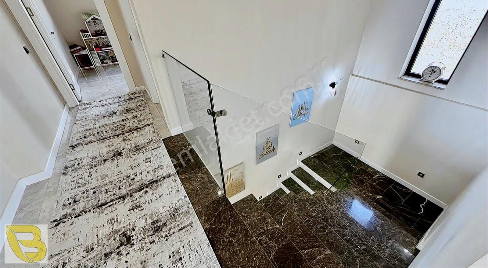 Bahçeyaka Merkezde Satılık 5+1 Müstakil Havuzlu Lüks Villa