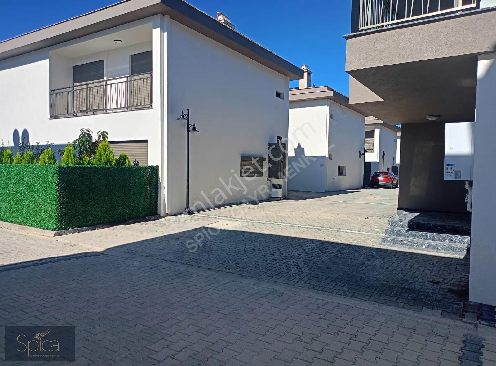 Kuşadası Davutlarda Özel Havuzlu Bağımsız Satılık Dubleks Villa