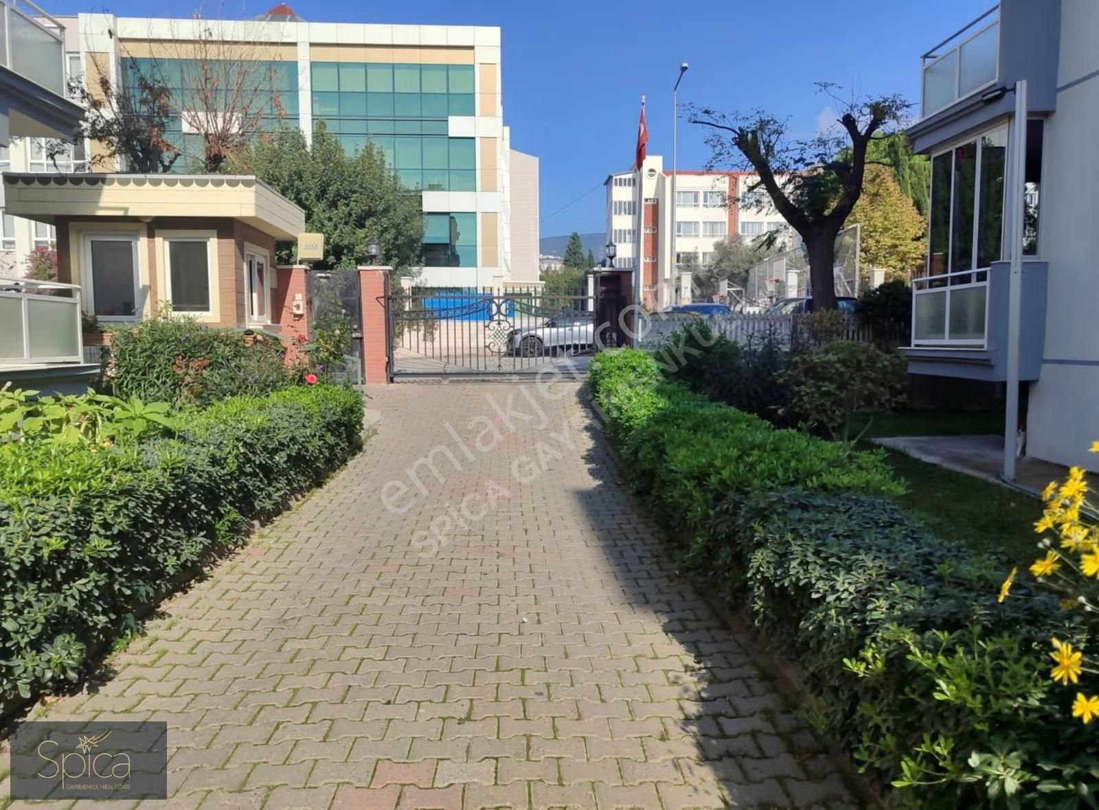 Bornova Evka3 Güvenlikli Sitede 3 Katlı Bloklarda 2.kat 4+1