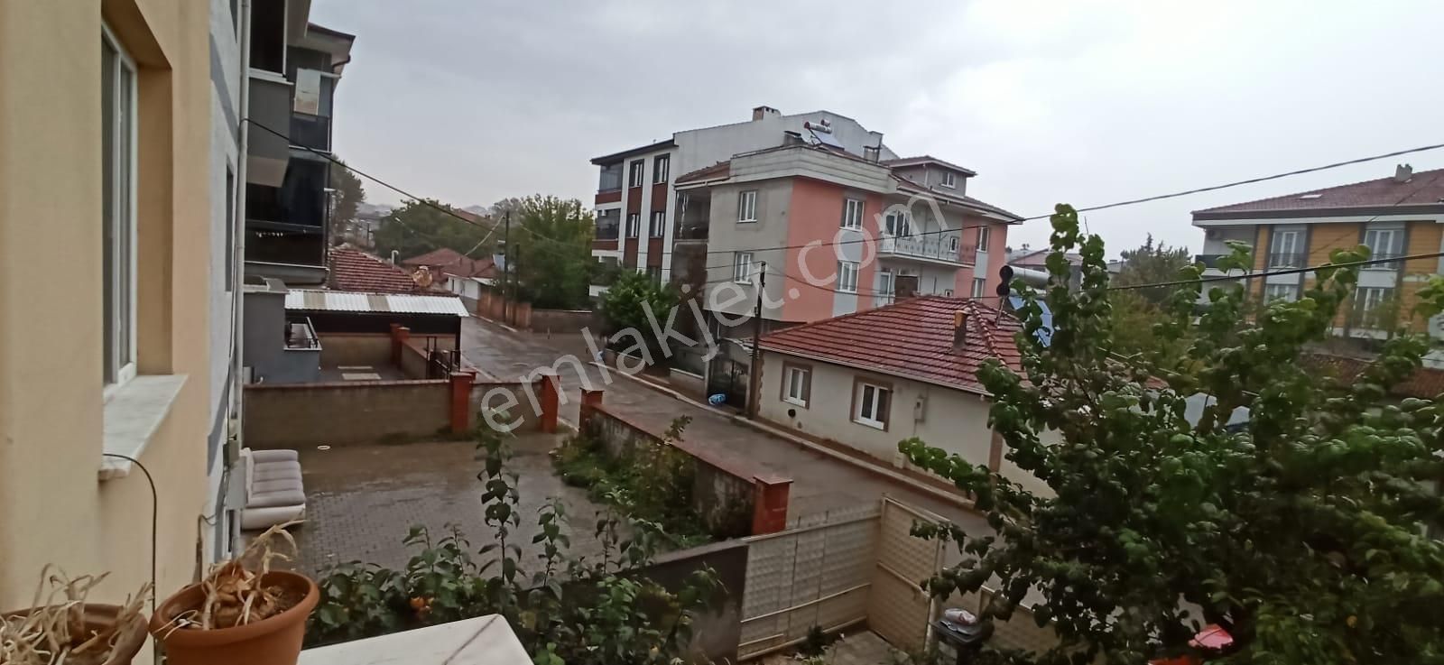 İnegöl Akhisar Mahallesi Müstakil Binada Kiralık Daire 3+1 Ara Kat - Görsel 3