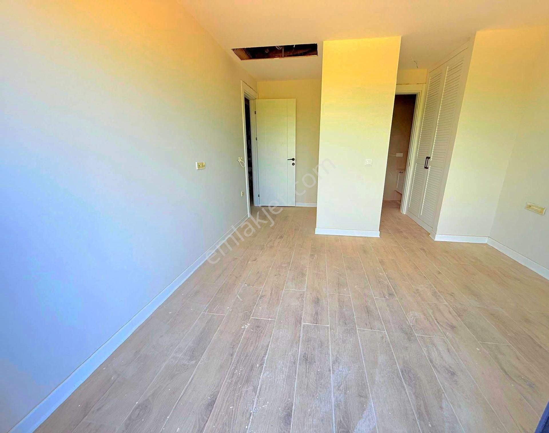 Kuşadasında Yaz-kış Oturmaya Uygun Özel Havuzlu 5+1 Sıfır Villa - Görsel 23