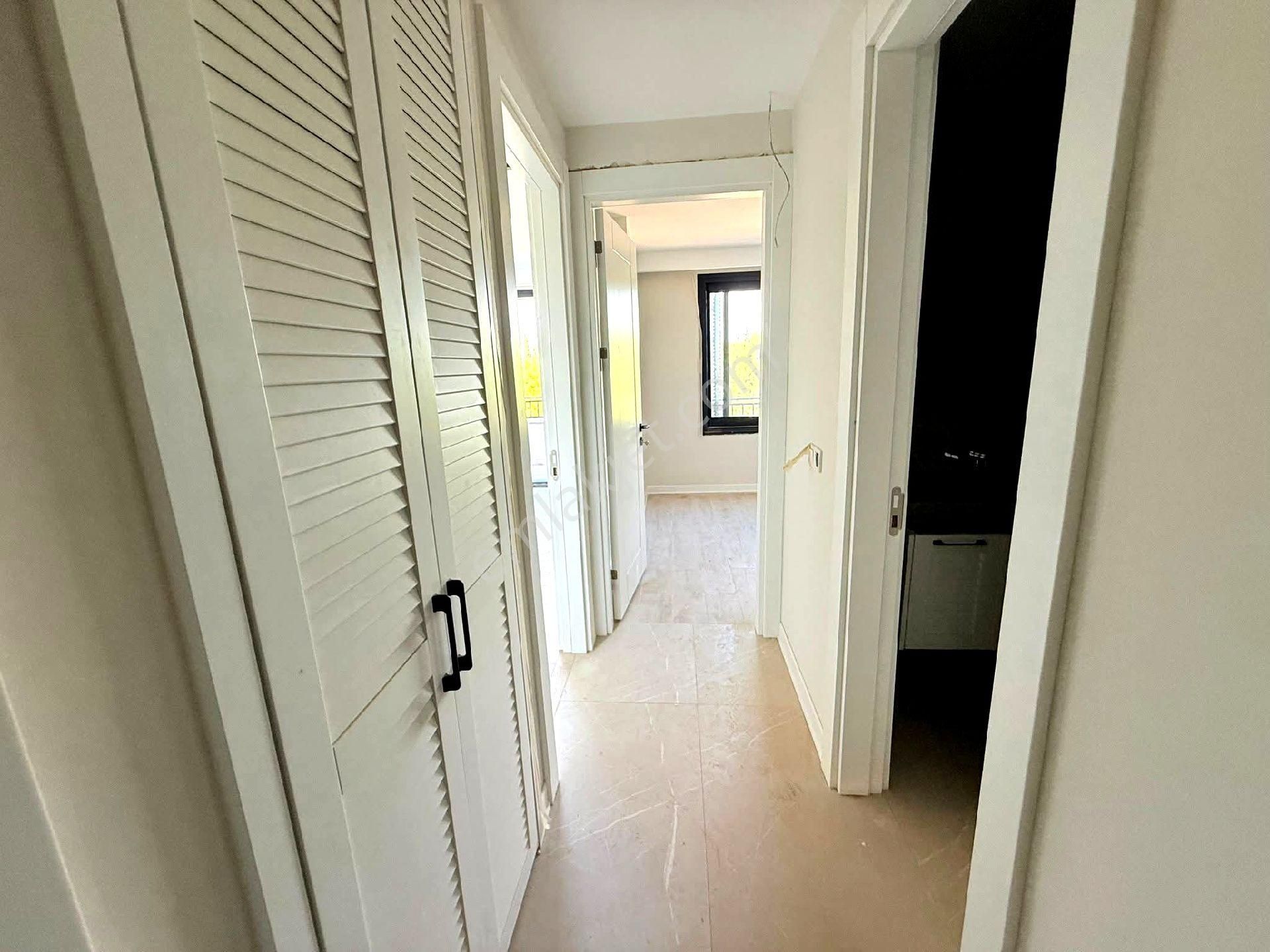 Kuşadasında Yaz-kış Oturmaya Uygun Özel Havuzlu 5+1 Sıfır Villa - Görsel 21