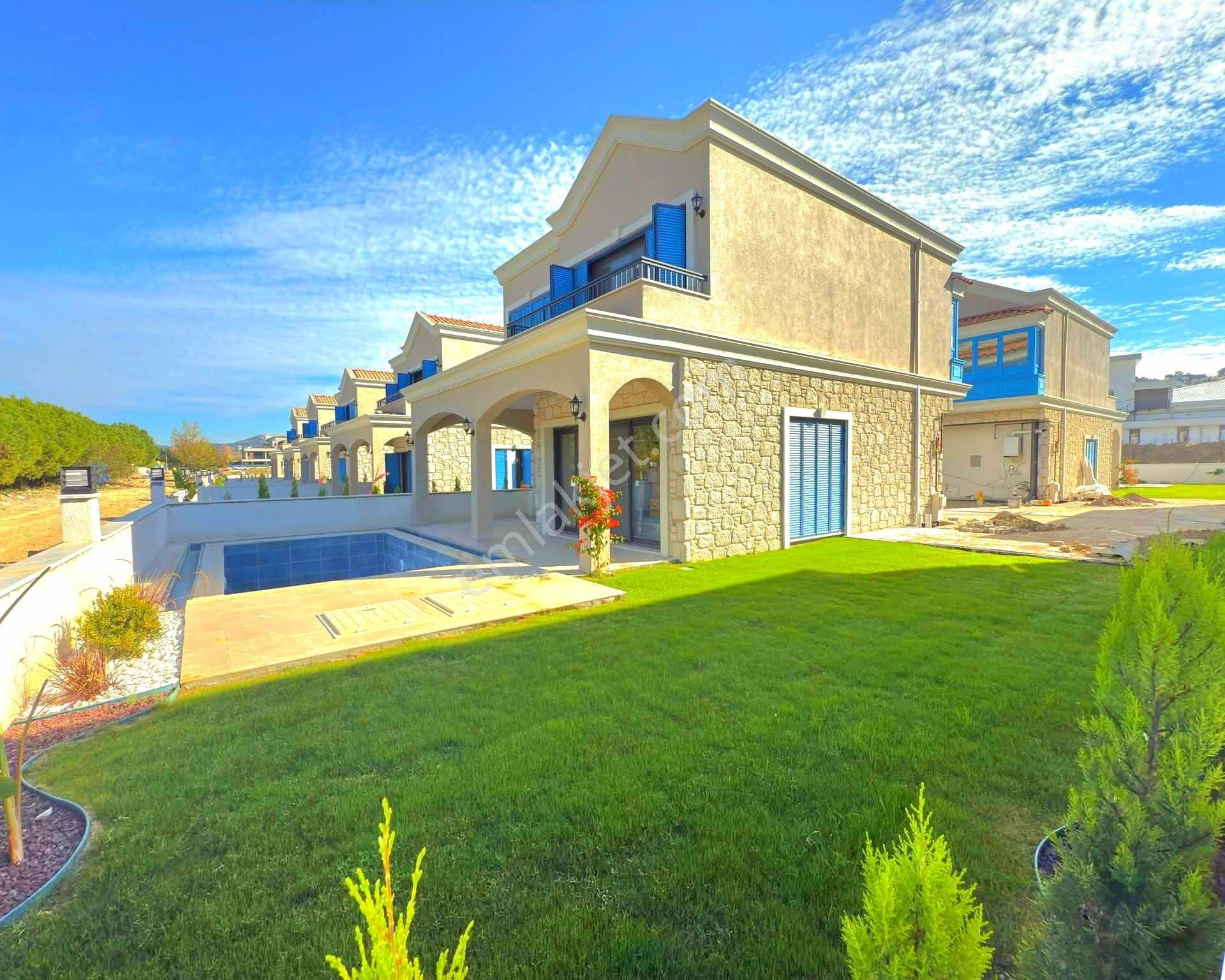 Kuşadasında Yaz-kış Oturmaya Uygun Özel Havuzlu 5+1 Sıfır Villa - Görsel 5