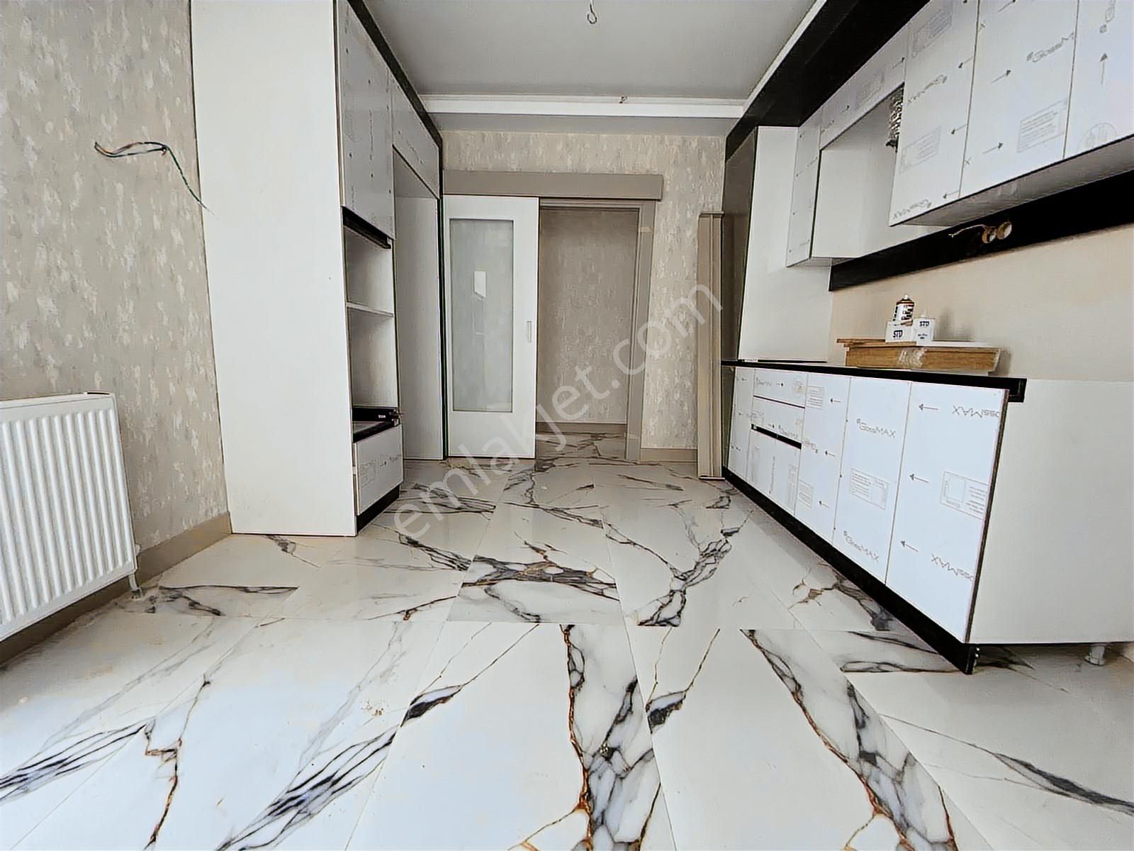Yenikent'te Asansörlü,e.banyolu,giyinme Odalı,geniş Balkonlu 4+1 - Görsel 23