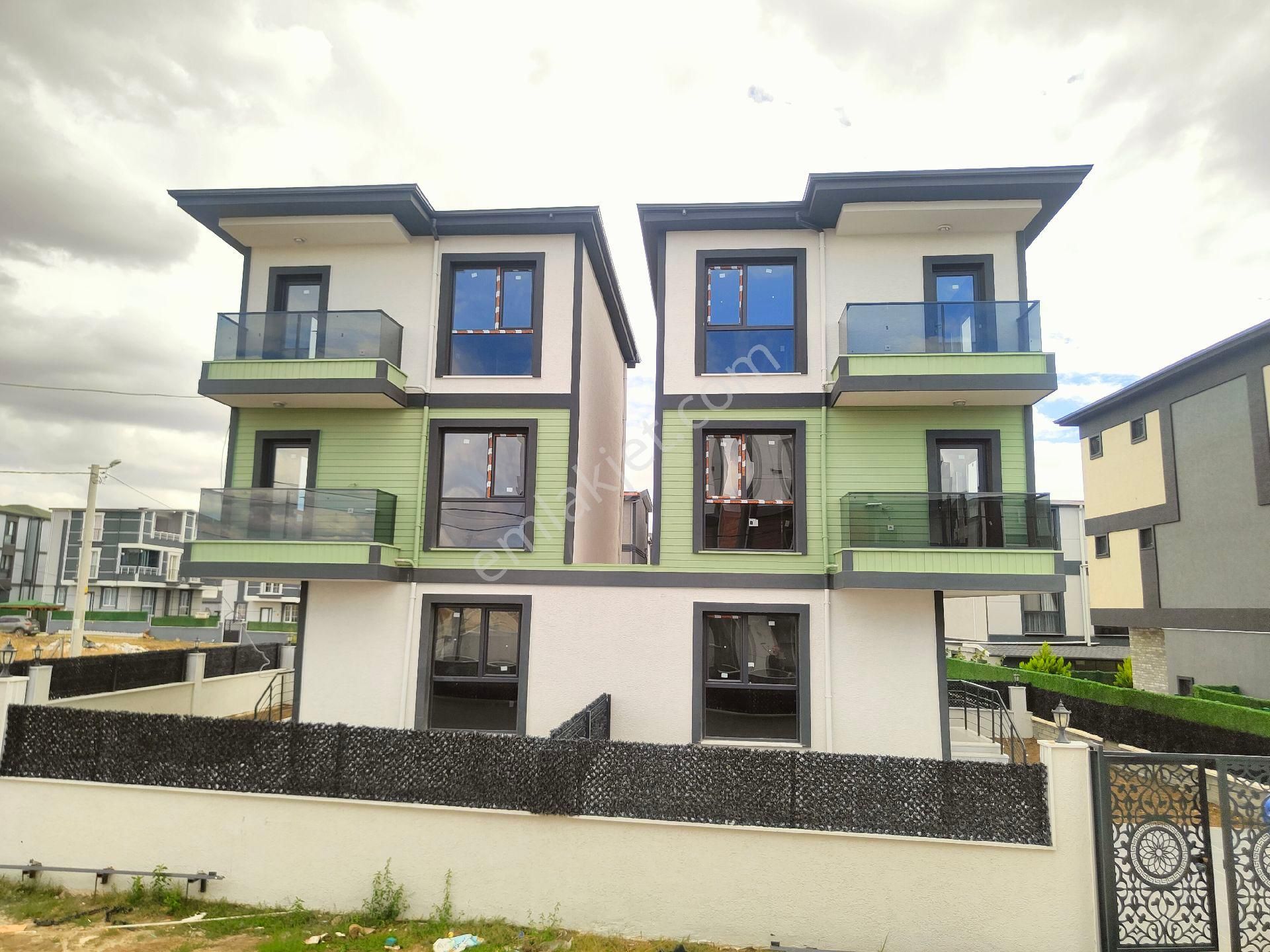 Kartallar'dan Geniş Ve Ferah 4+1 Bahçeli Deniz Manzaralı Lüks Yazlık Villa - Görsel 3