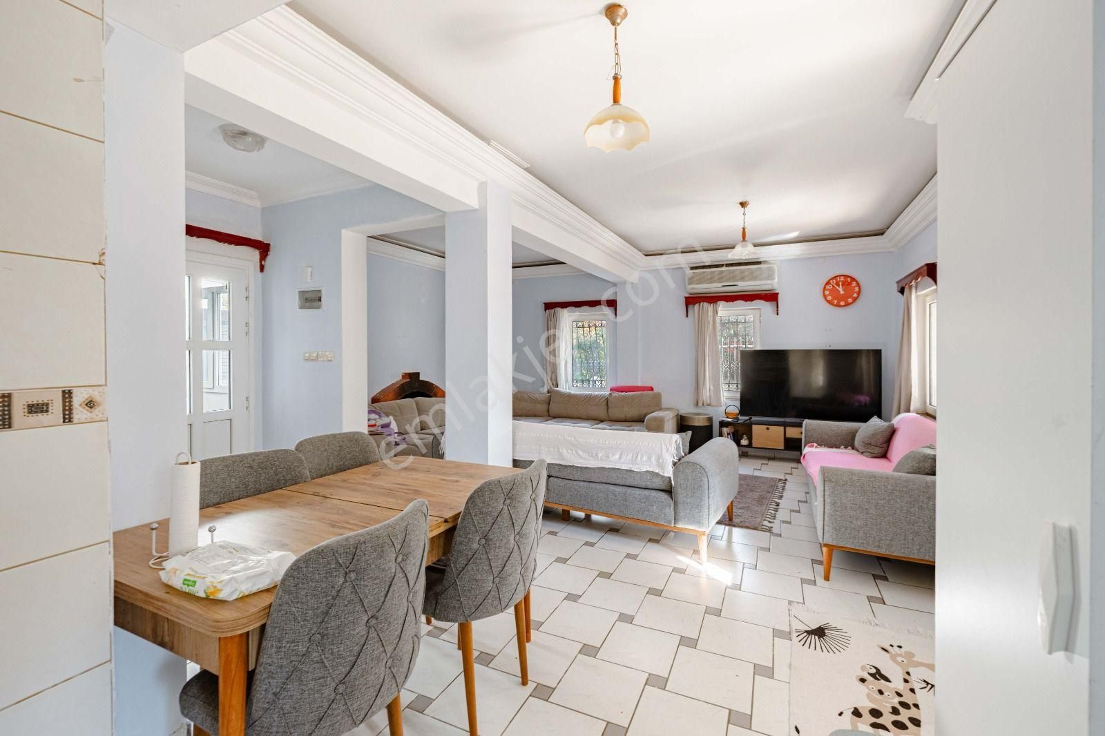 Bodrum Eskiçeşme'de Merkezi Noktalara Yürüme Mesafesinde Müstakil Ev - Görsel 15