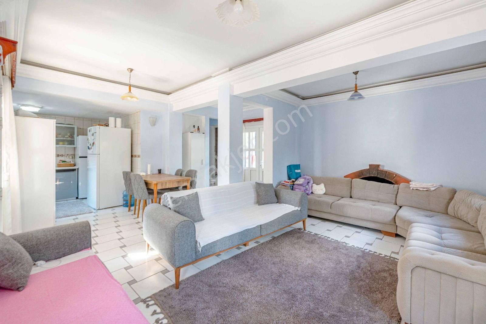 Bodrum Eskiçeşme'de Merkezi Noktalara Yürüme Mesafesinde Müstakil Ev - Görsel 17