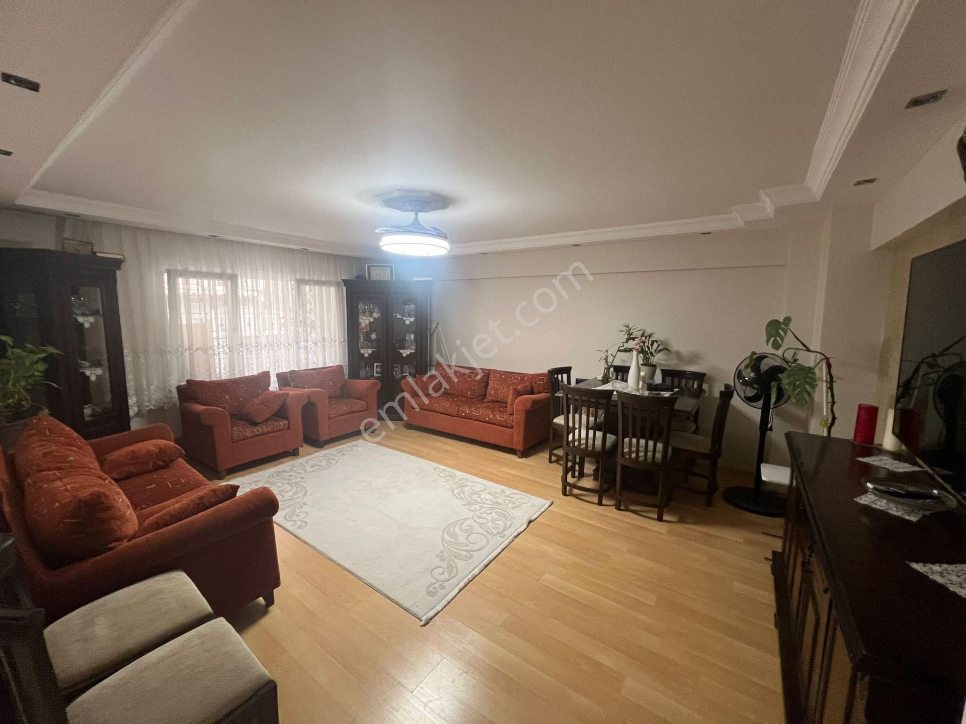 Acill Buca Vergi Dairesi Yakını Barış Mah.de 3+1 120m2 Dgazlı Ayrı Mutfak