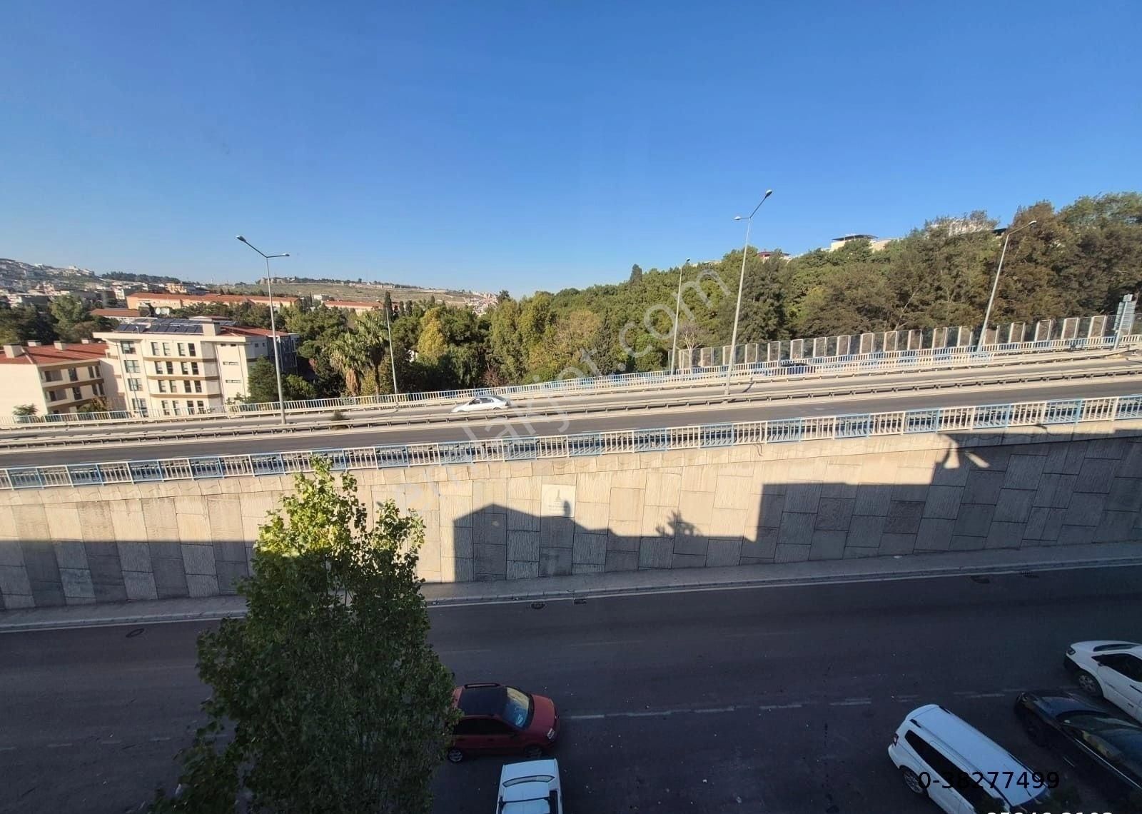 Buca Laleli Mahallesinde.uçanyolyanı/doğa Manzaralı/teraslı//otoparklı/3+1 Ferah Daire - Görsel 19