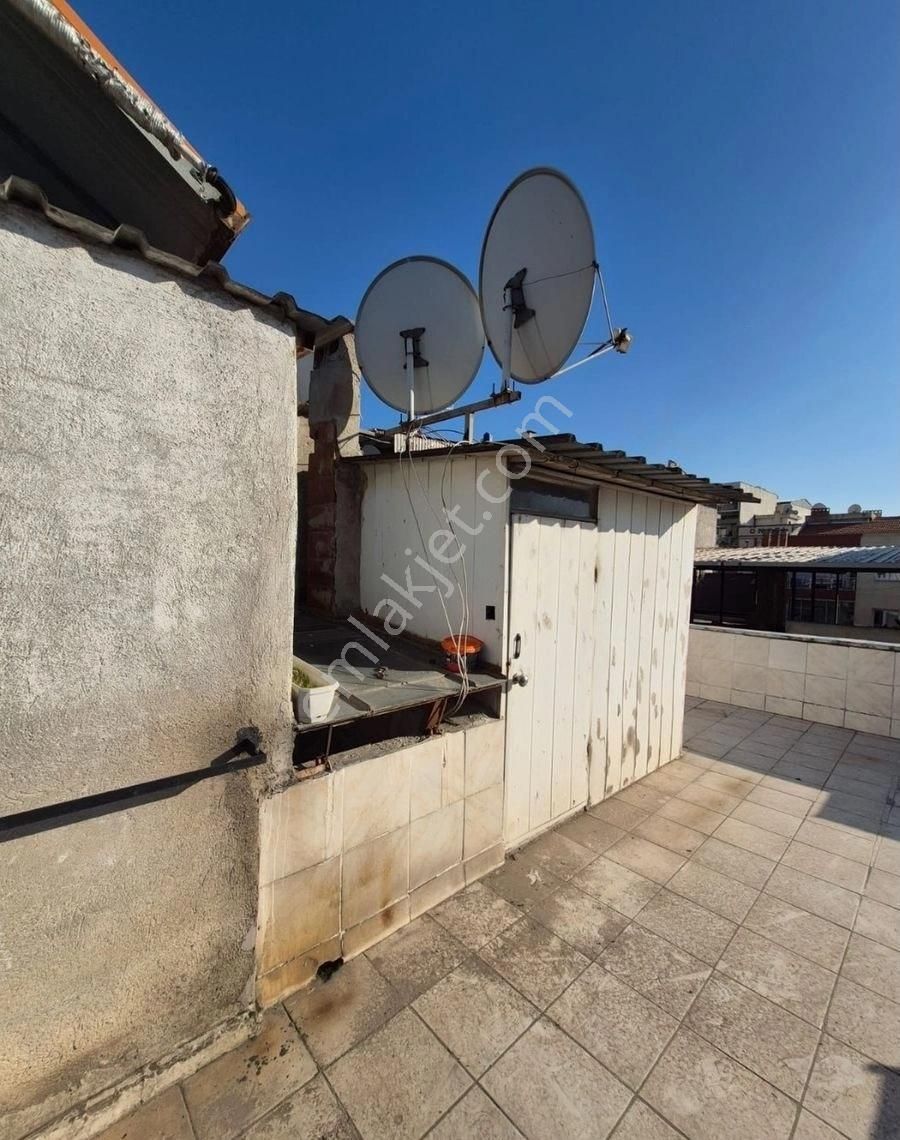 Buca Laleli Mahallesinde.uçanyolyanı/doğa Manzaralı/teraslı//otoparklı/3+1 Ferah Daire - Görsel 5