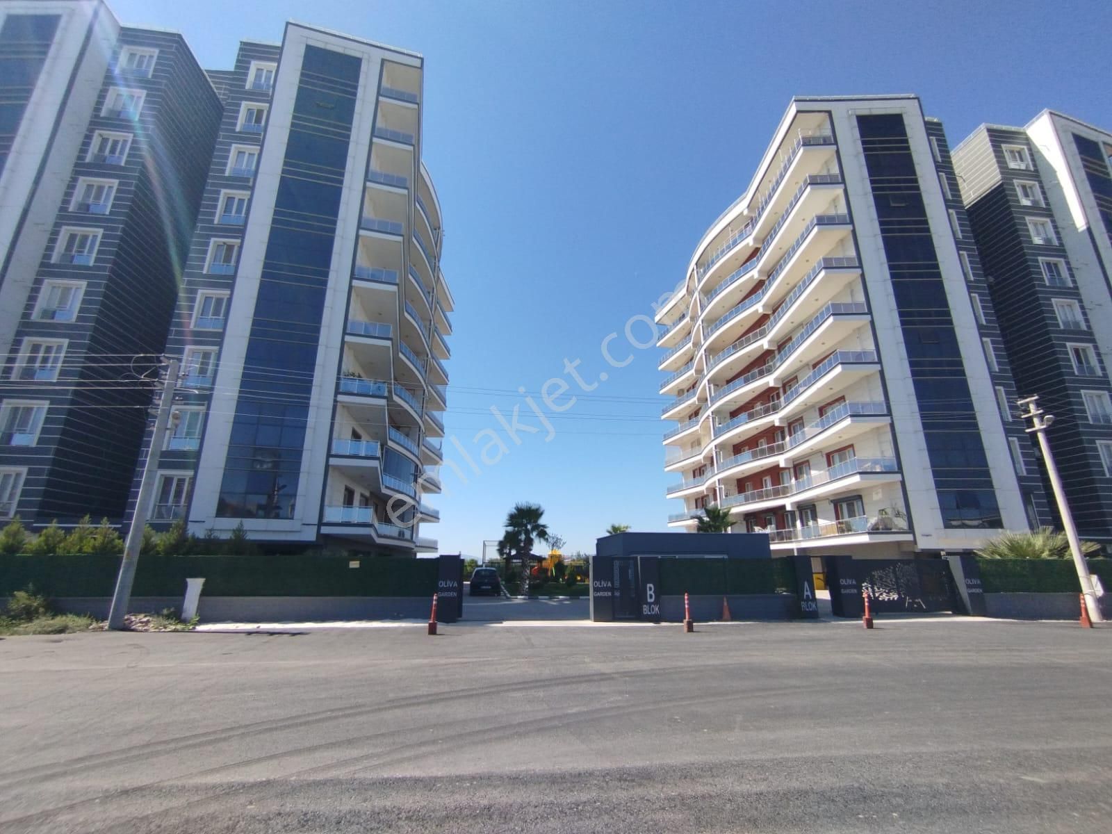 Hürriyet Mahallesi Oliva Garden Sitesi'nde 3+1 Satılık Daire