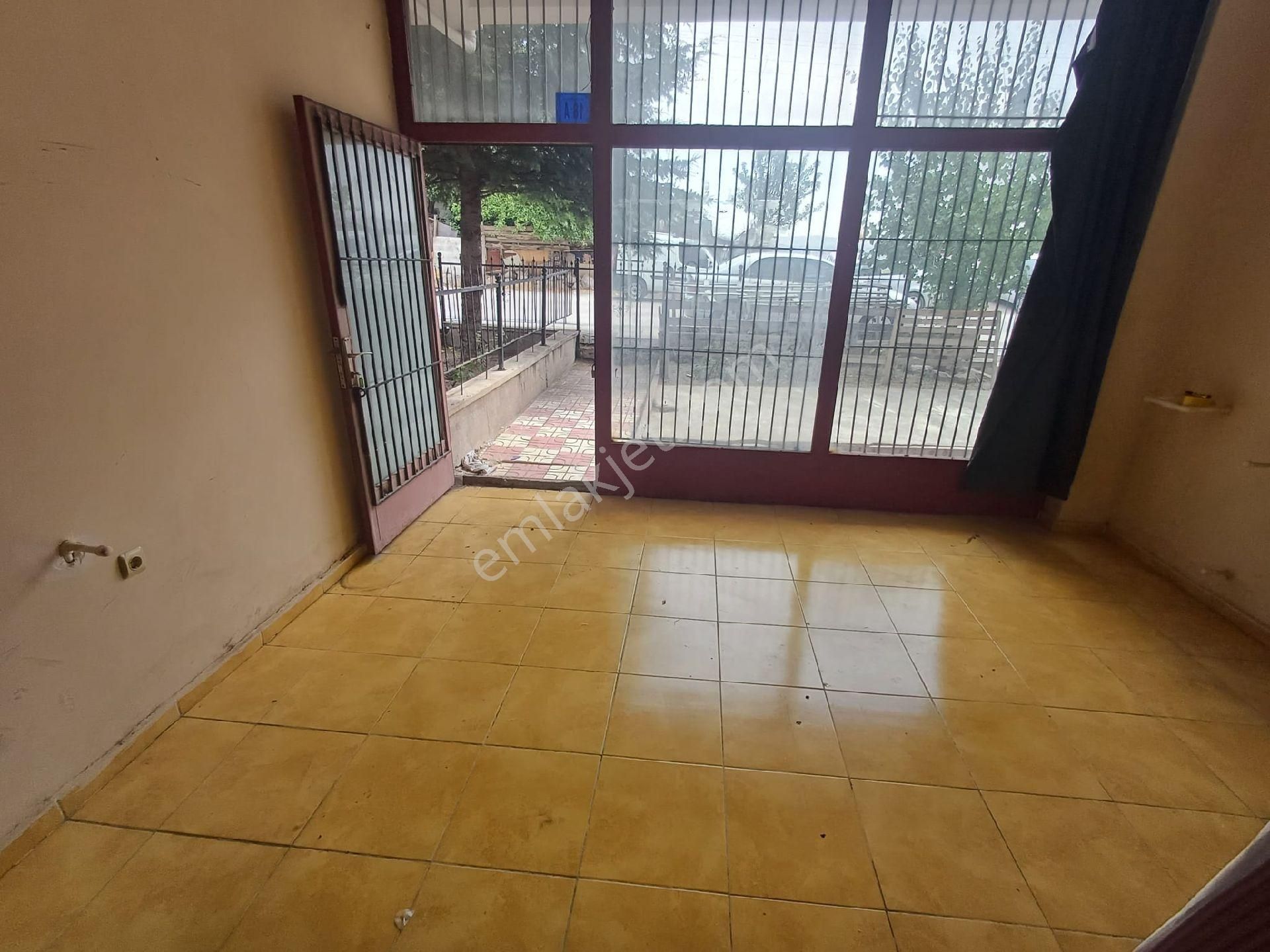 Kalekışladan Akşemseddin Mahallesinde Kiralık Dükkan