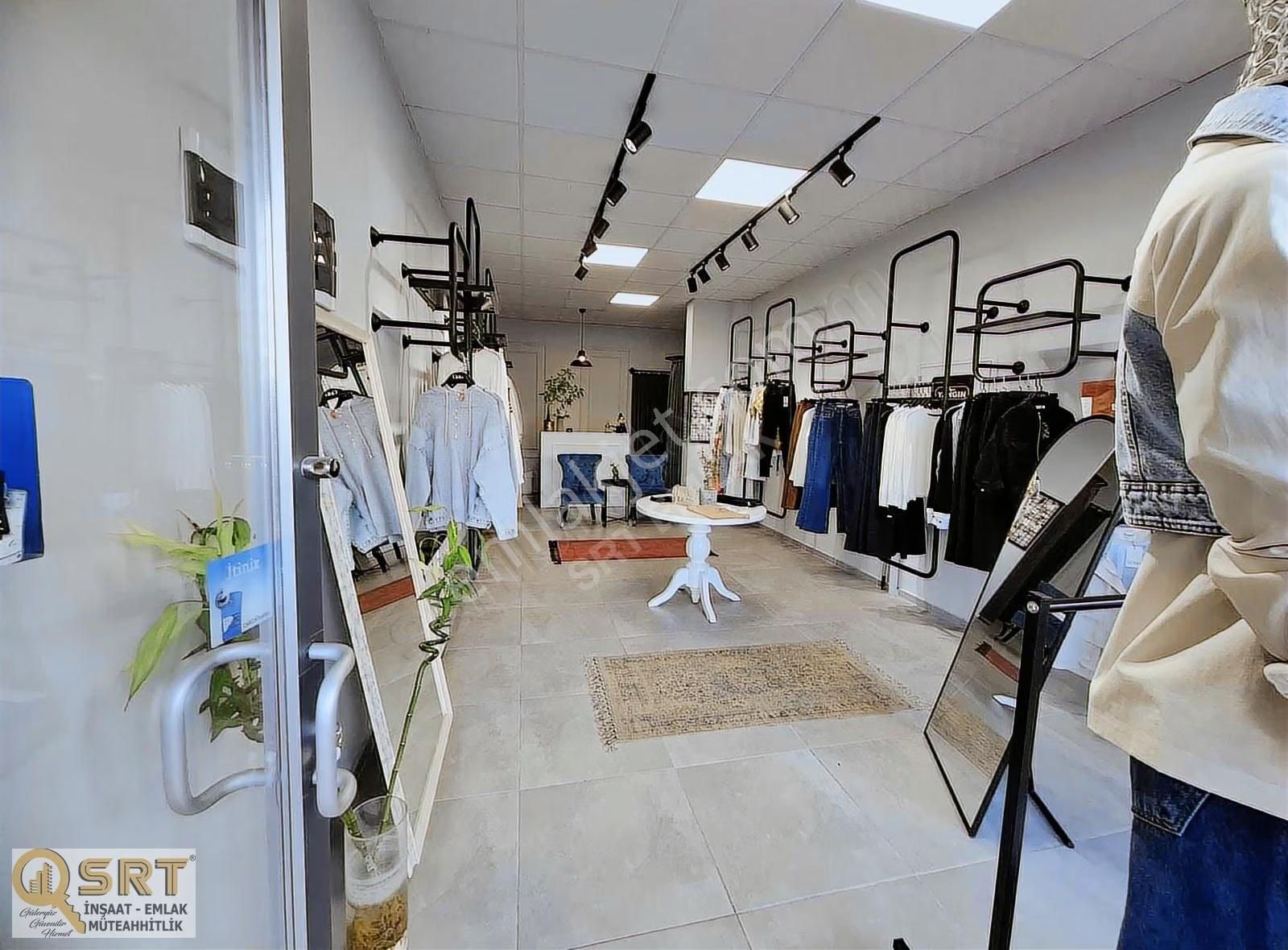 Cadde Üzeri Kaçmaz Fırsat Giyim Mağazası - Görsel 9