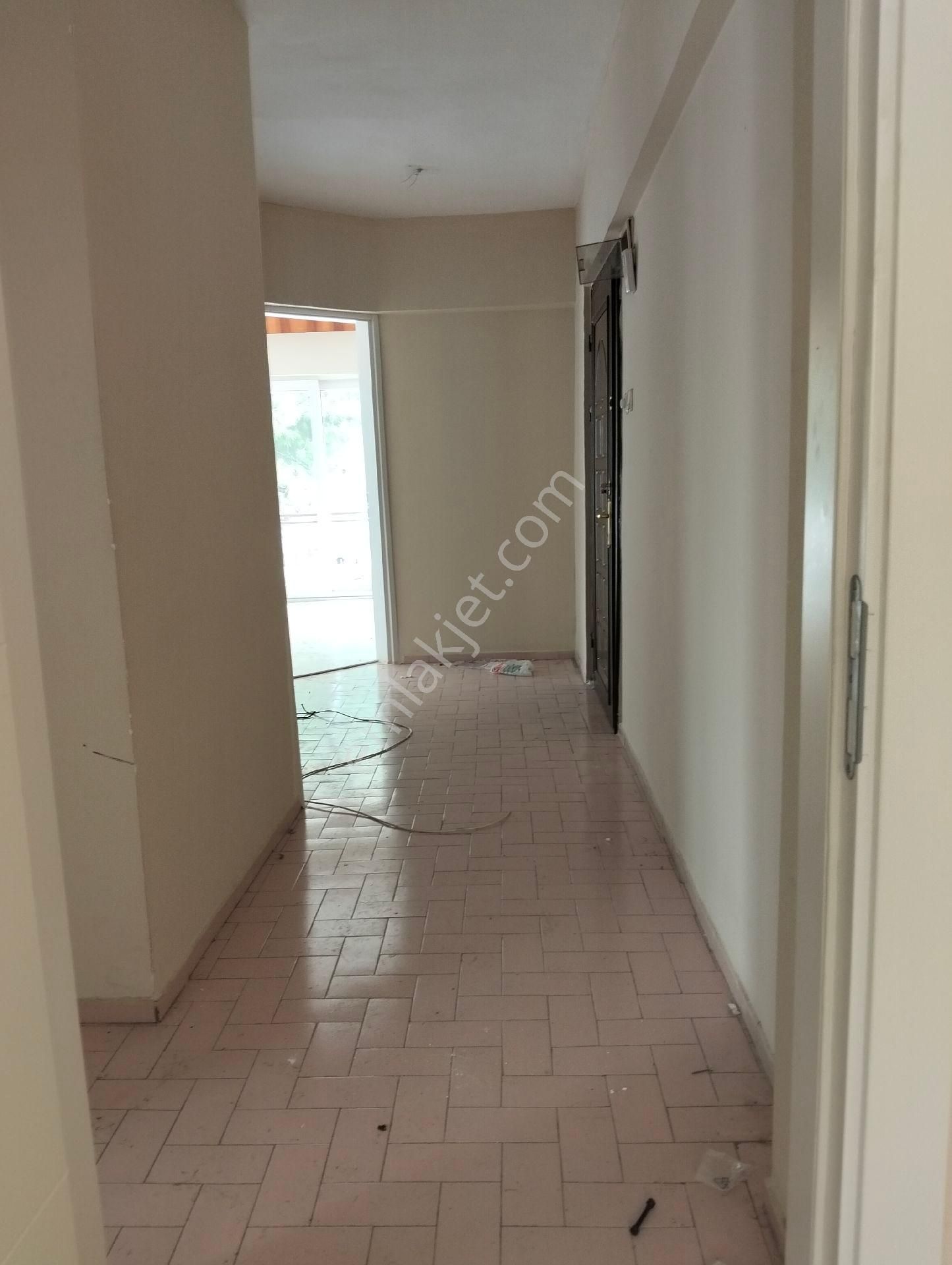 Sarıkızda Giriş Üstü Ön Cephe 2+1 Devamlı Kiralık Daire - Görsel 18