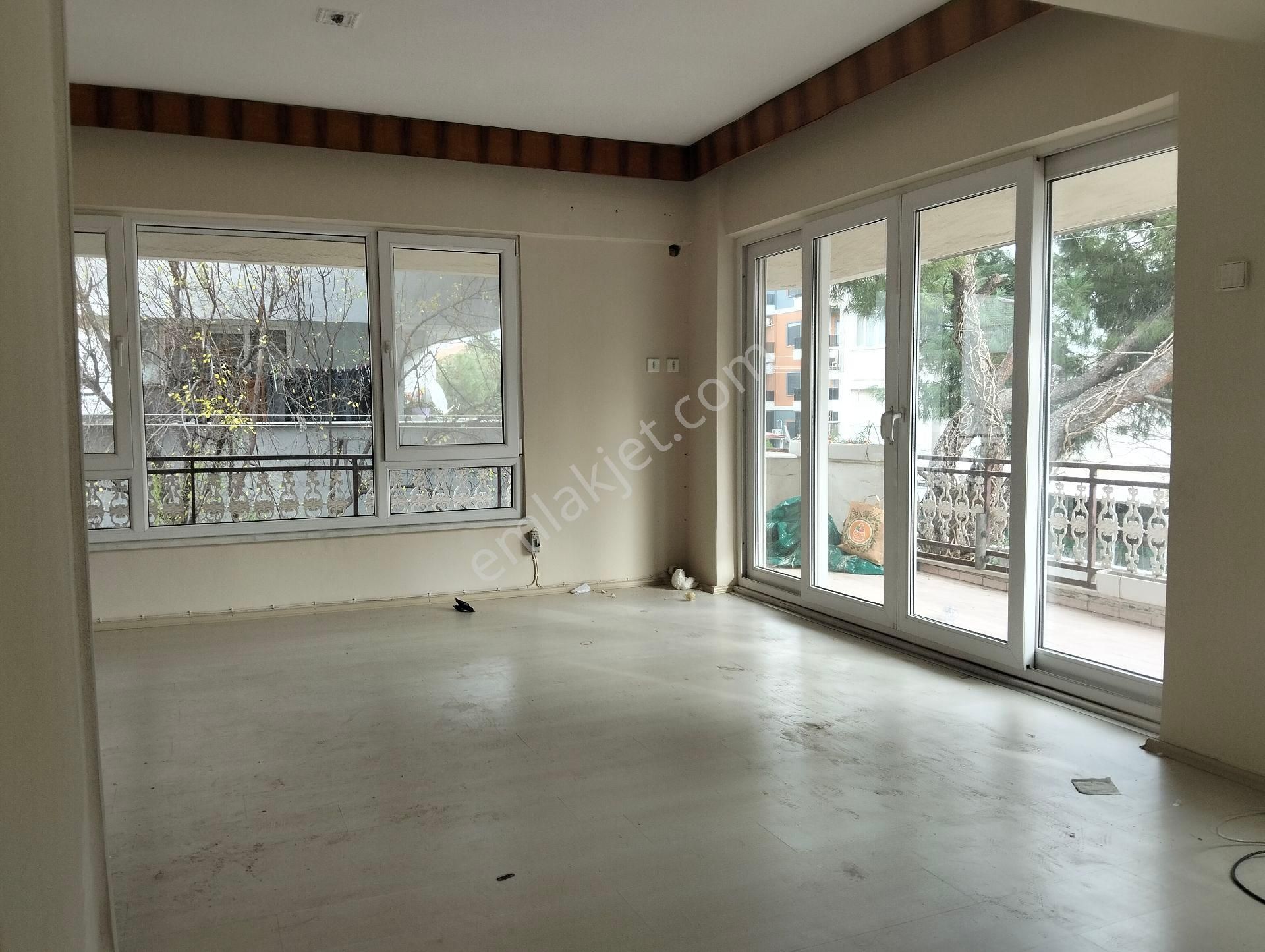 Sarıkızda Giriş Üstü Ön Cephe 2+1 Devamlı Kiralık Daire - Görsel 4