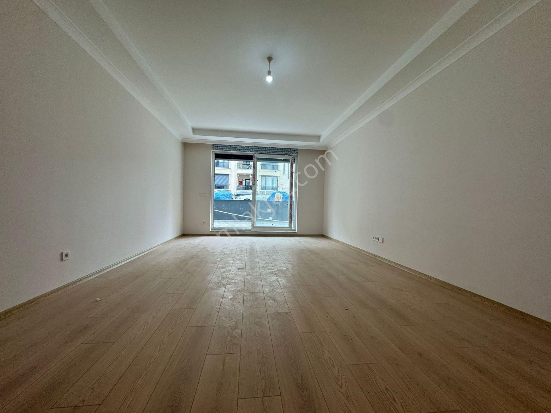 İstanbul House'dan Ömürkent Sitesinde 2+1 Bahçe Katı Daire