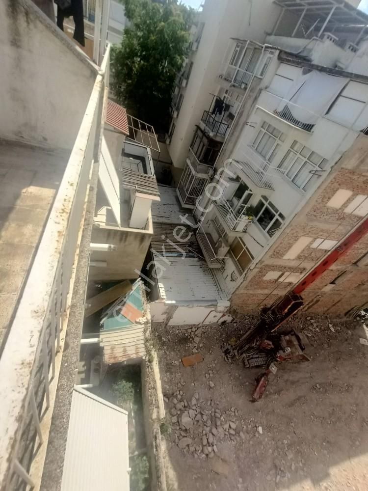 Karşıyaka Çarşıda 2 Balkonlu Acil Satılık 2+1 Daire - Görsel 4