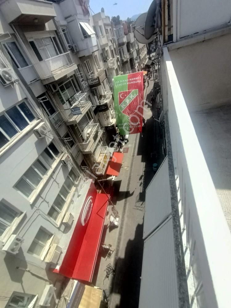 Karşıyaka Çarşıda 2 Balkonlu Acil Satılık 2+1 Daire - Görsel 25