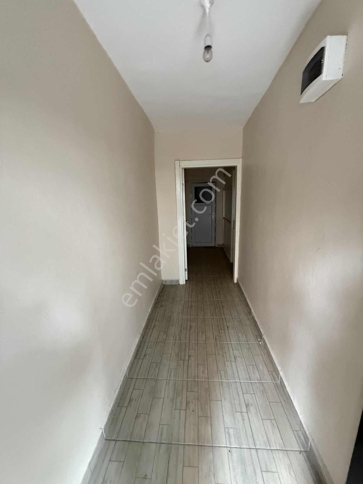 Metro Gayrimenkulden Okmeydanında Bağımsız Giriş Yenilenmiş 2+1 - Görsel 12