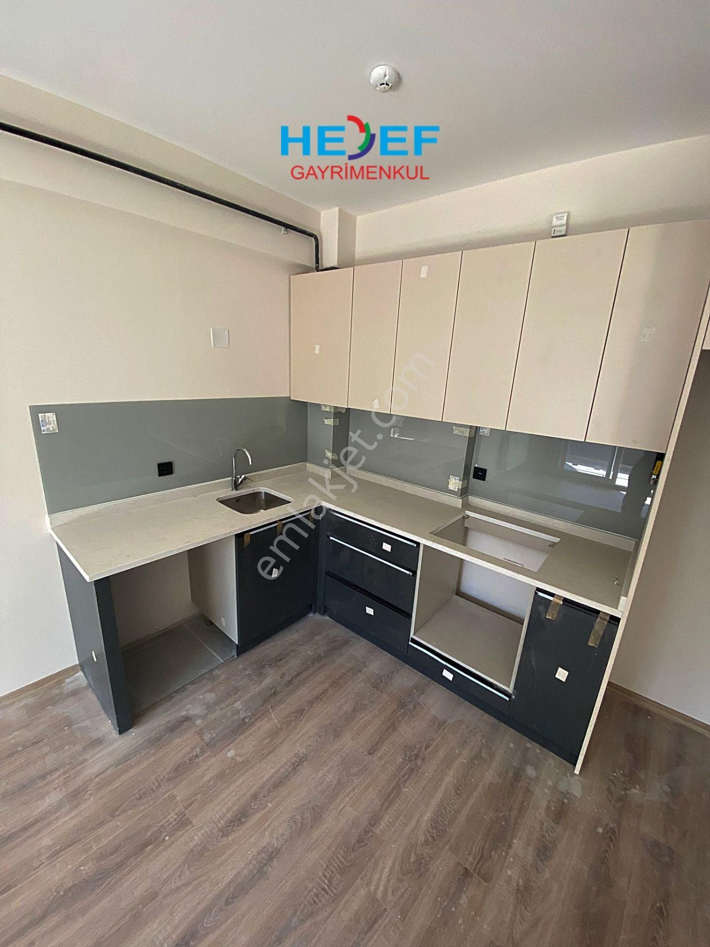 Hedef'ten 75.yıl Mah'de Site İçerisinde Havuzlu Sıfır 1+1