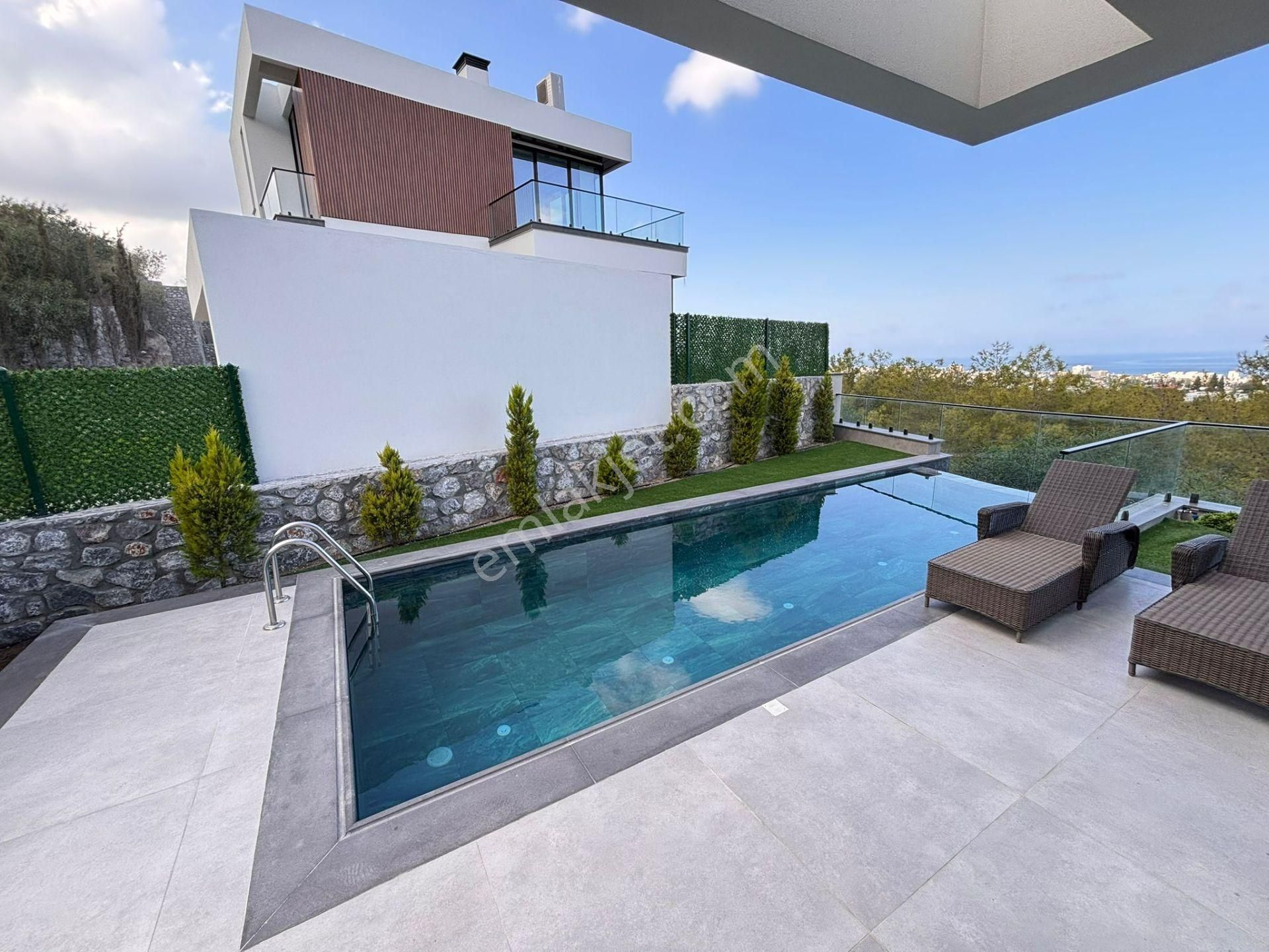 Girne Bellapais’te Manzarasıyla Büyüleyen Türk Koçanlı Satılık 4+1 Lüks Villa! - Görsel 26