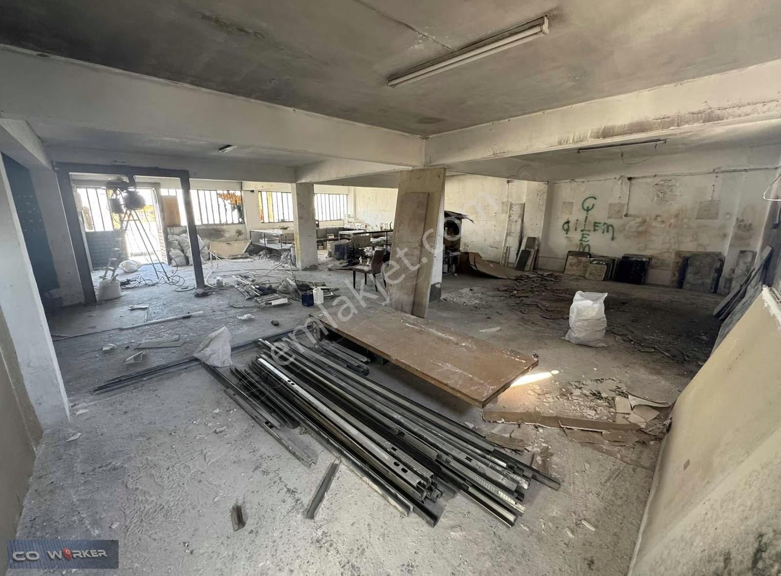 Pendik Güllübağlarda 150 M2 Kiralık Depo-imalathane