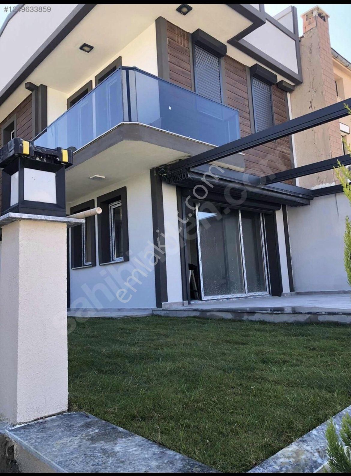 Karaova'da 2+1 Sıfır Geniş Bahçeli Satılık Villa