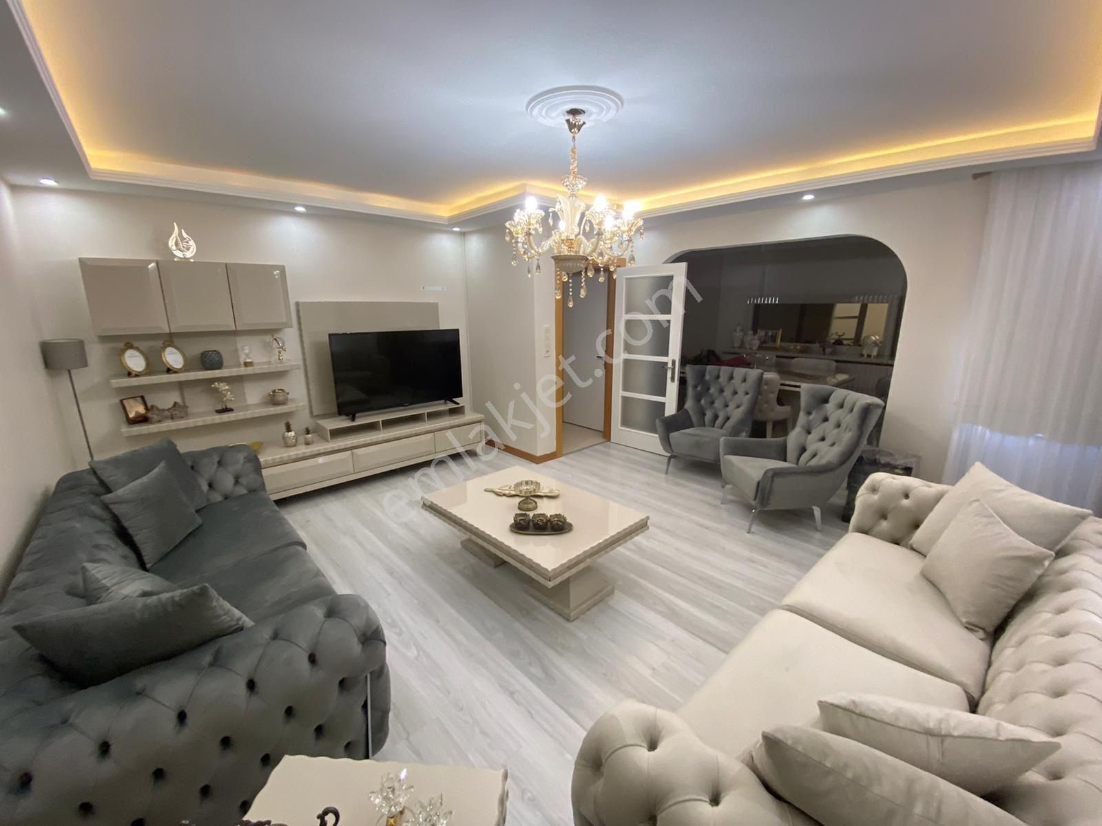 Bahçelievler Siyavuşpaşa Mahallesi 6+1 Geniş Kullanımlı Satılık